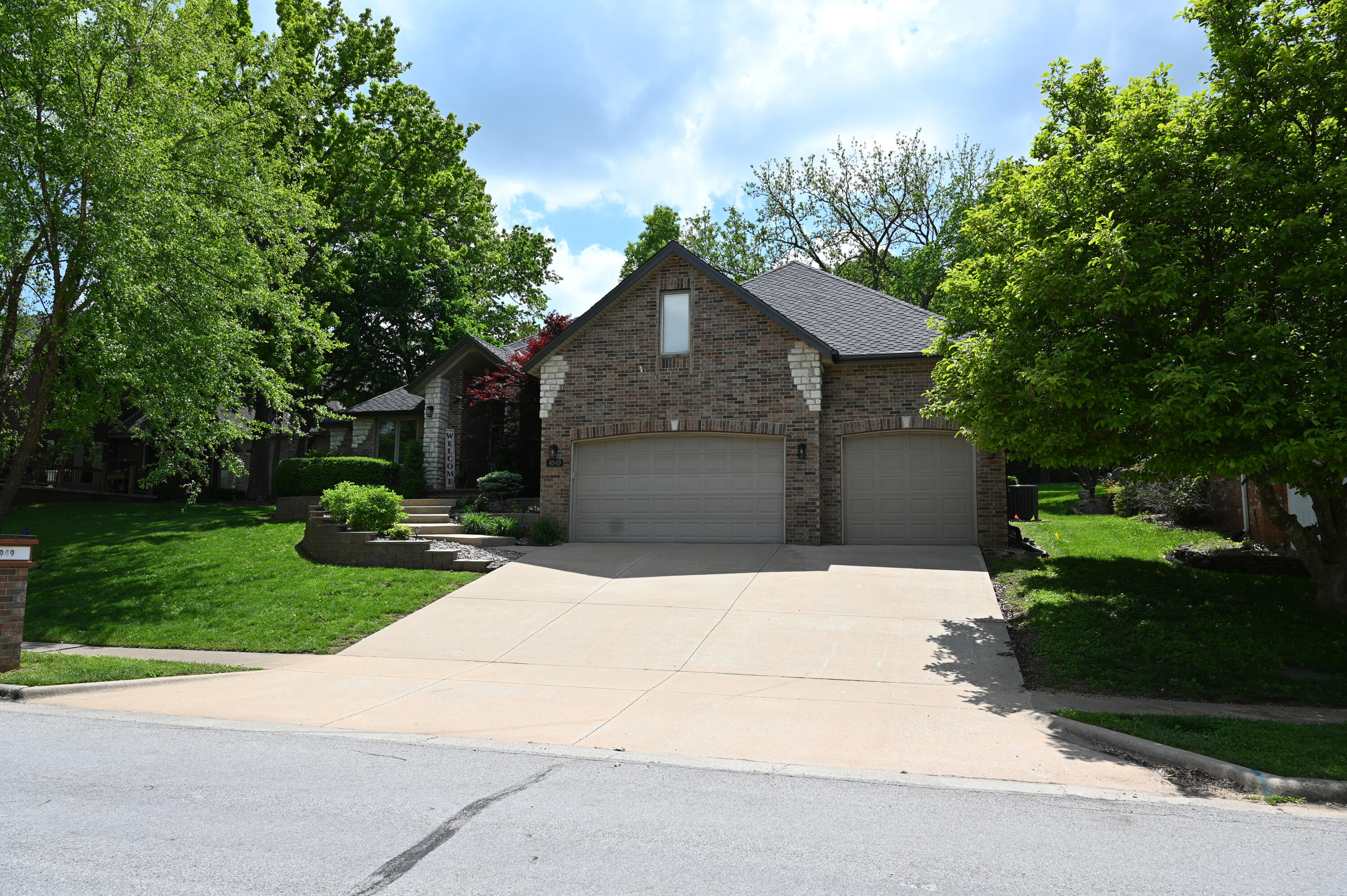 4949 South Bellhurst Avenue Property Photo 1
