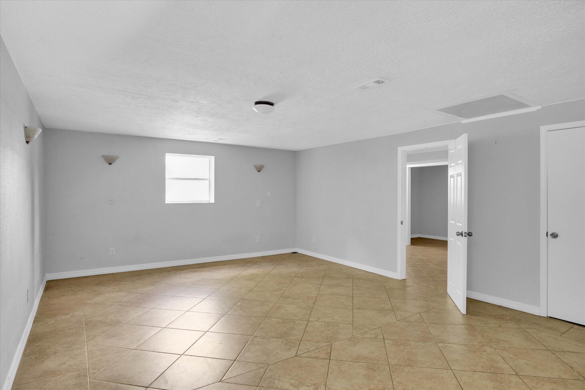 201 South Smalley Street Property Photo 15