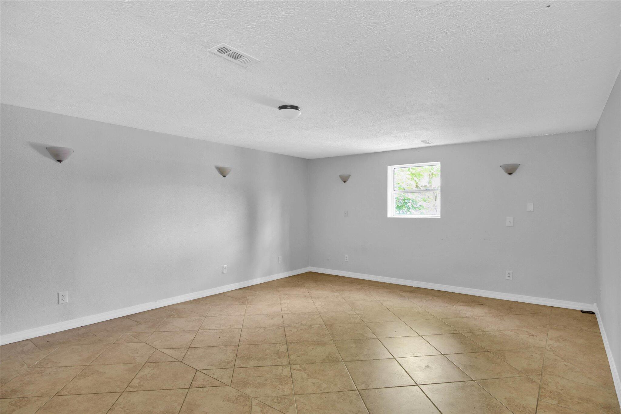 201 South Smalley Street Property Photo 16