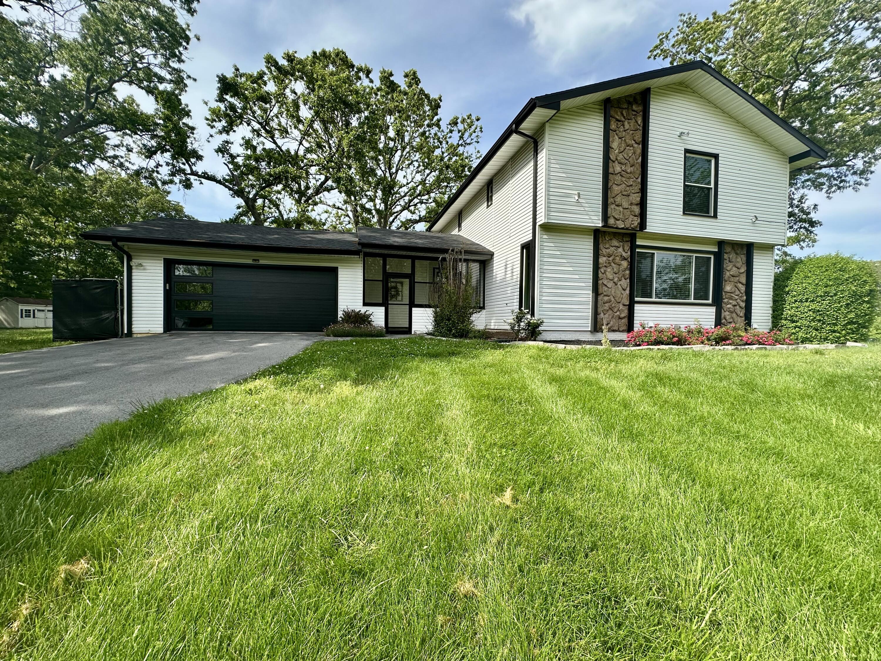 1511 East Groves Drive Property Photo