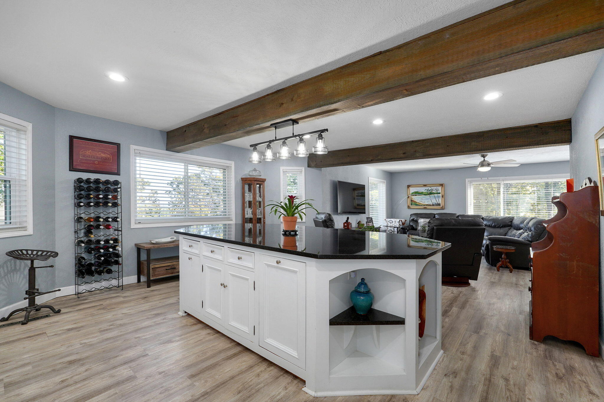 1511 East Groves Drive Property Photo 9