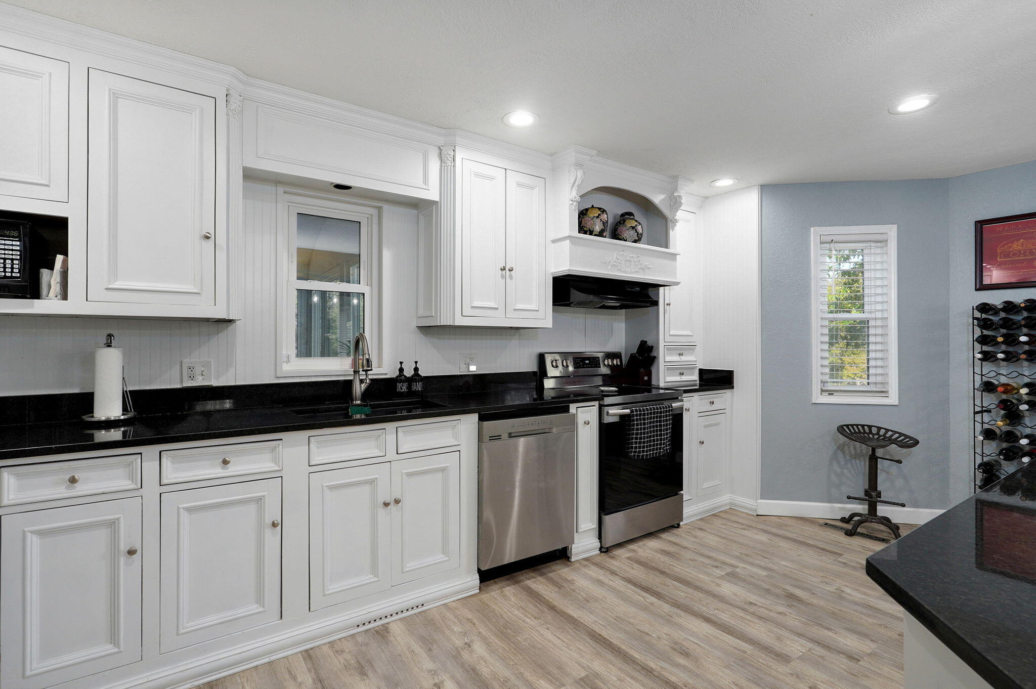 1511 East Groves Drive Property Photo 10