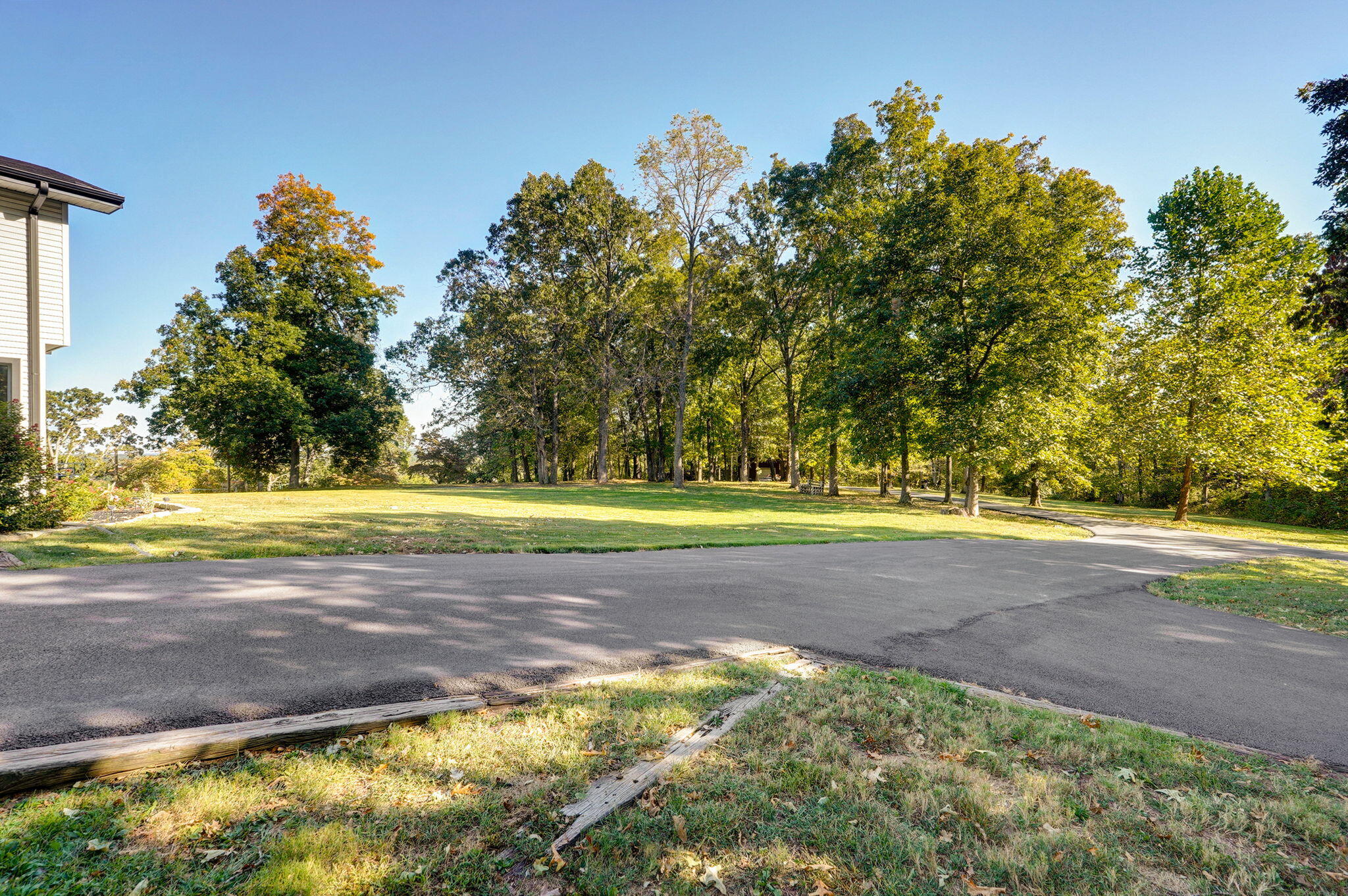1511 East Groves Drive Property Photo 39