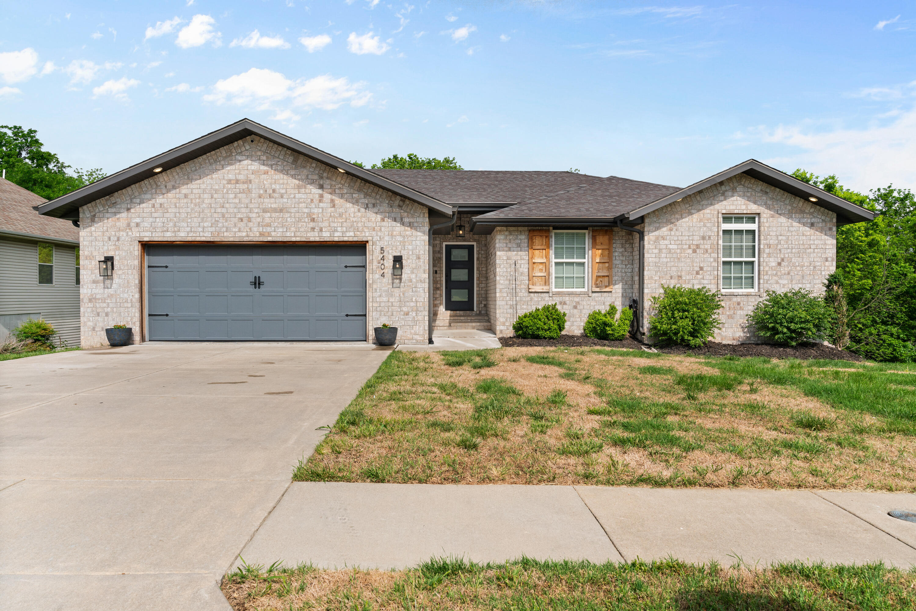 5404 South Clifton Avenue Property Photo 1