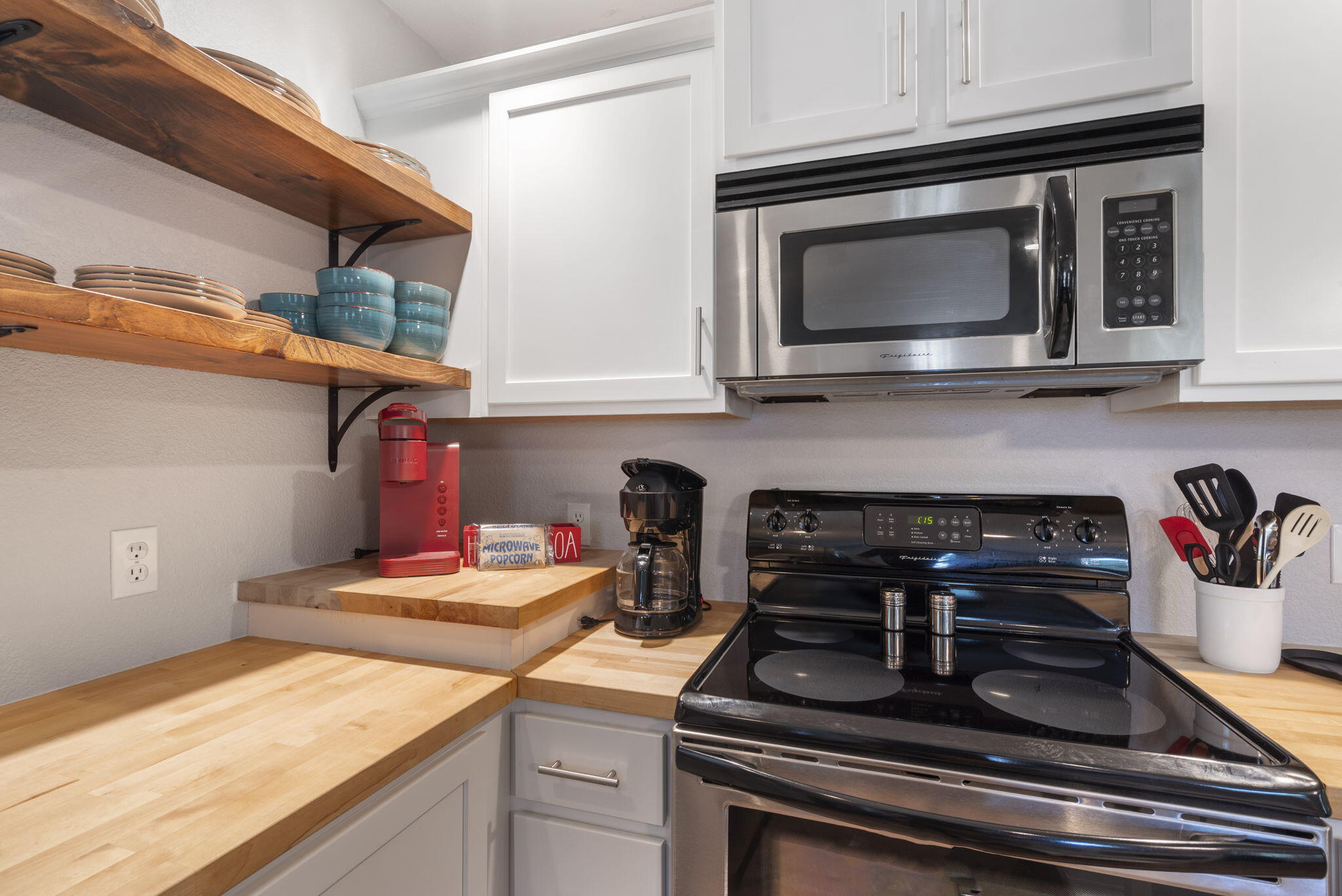 17 Montague Lane Property Photo 12