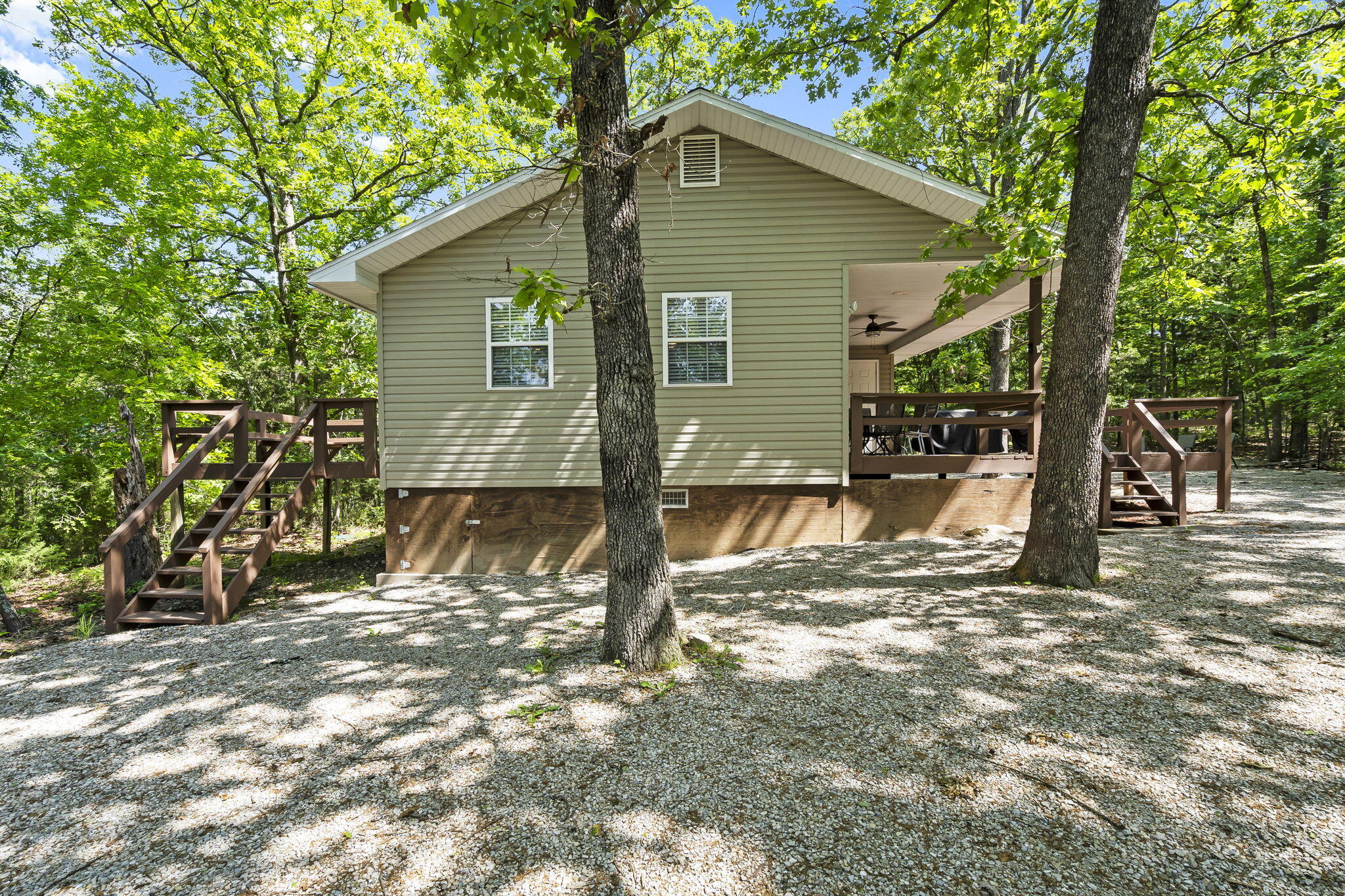 17 Montague Lane Property Photo 38