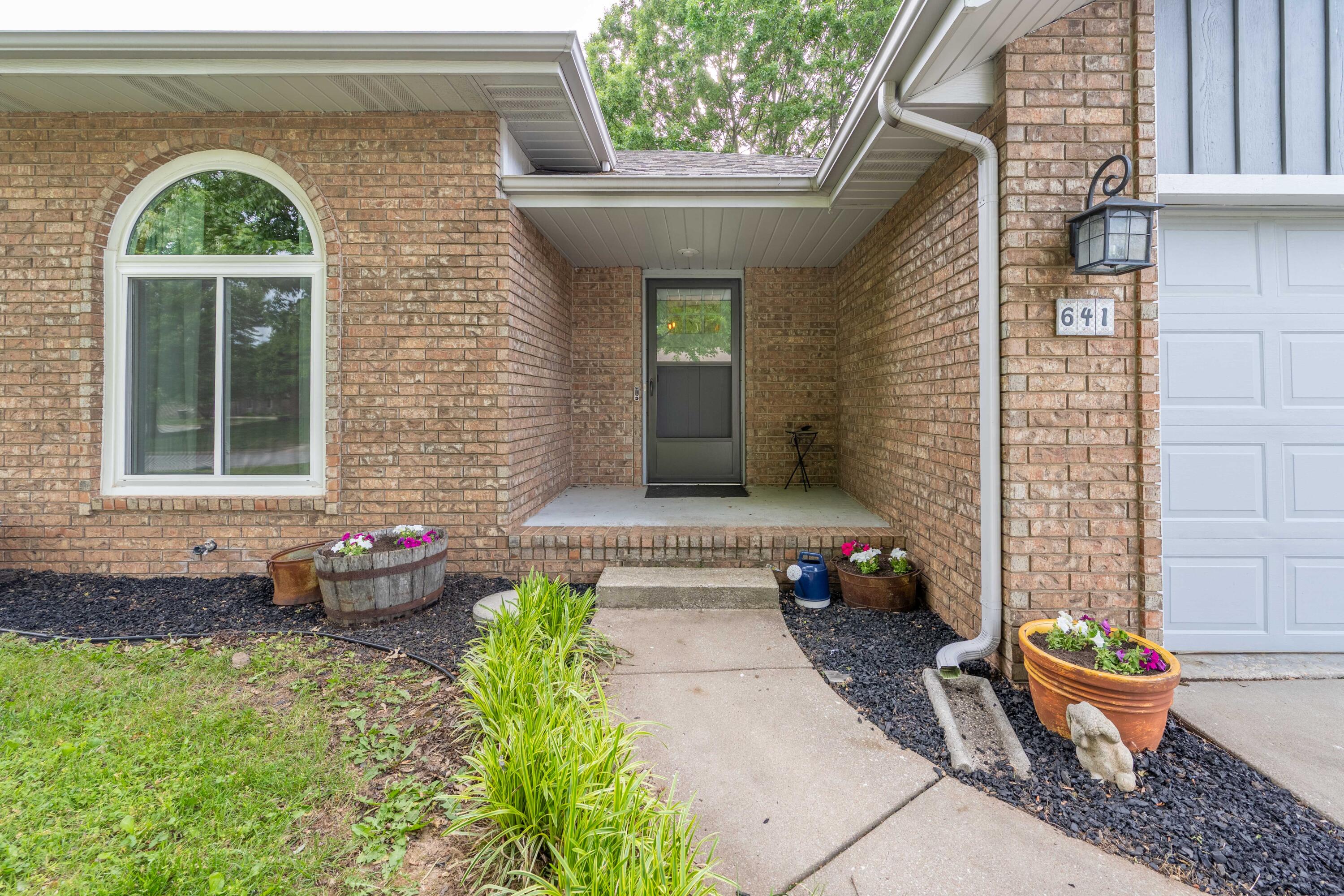 641 South Hayes Court Property Photo 3