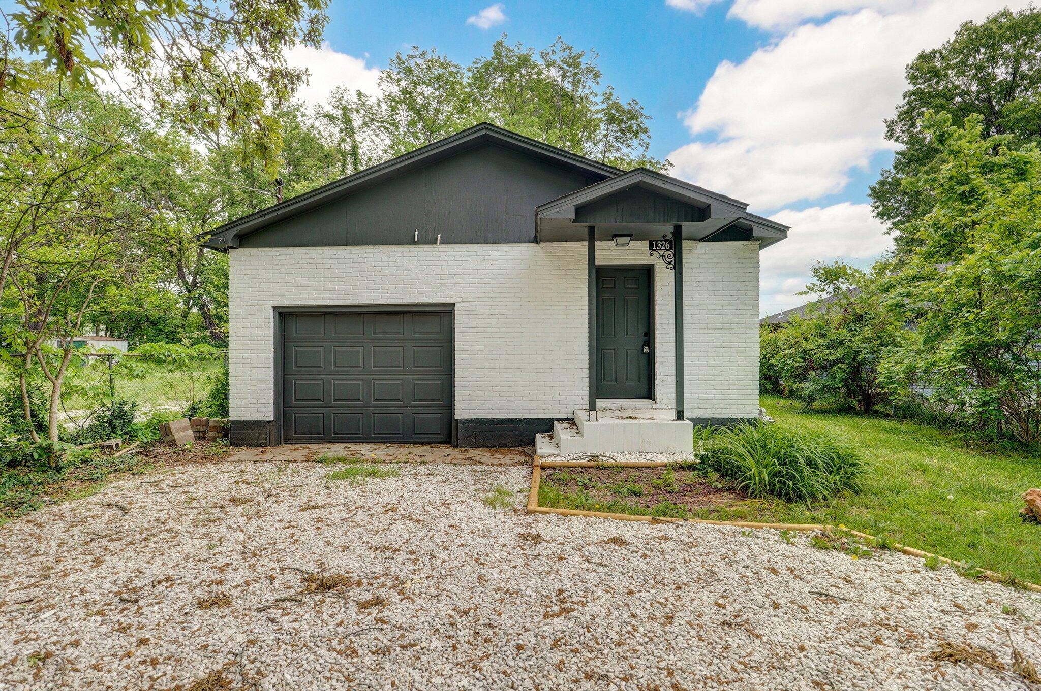 1326 North Clifton Avenue Property Photo 2