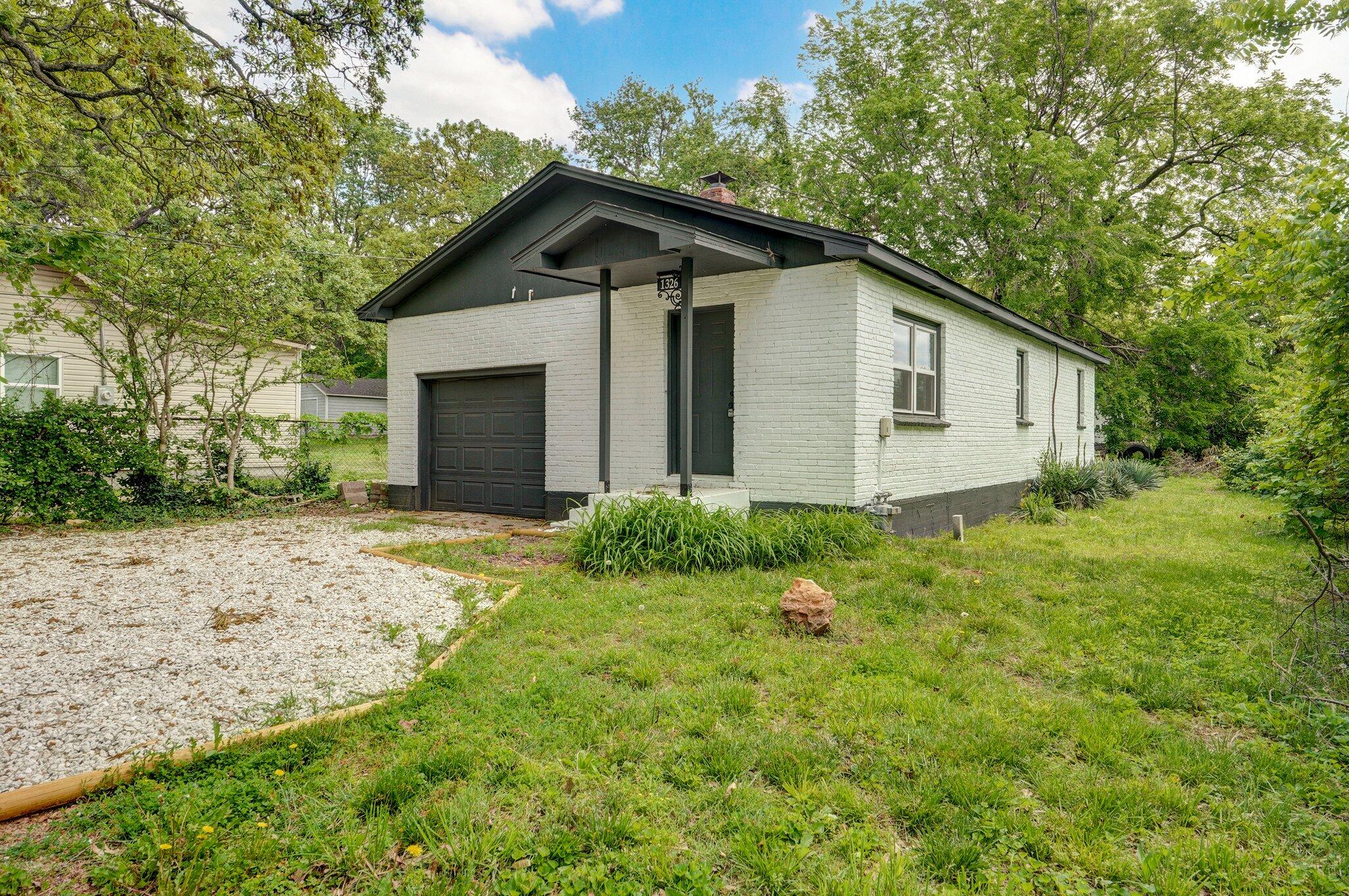 1326 North Clifton Avenue Property Photo 3