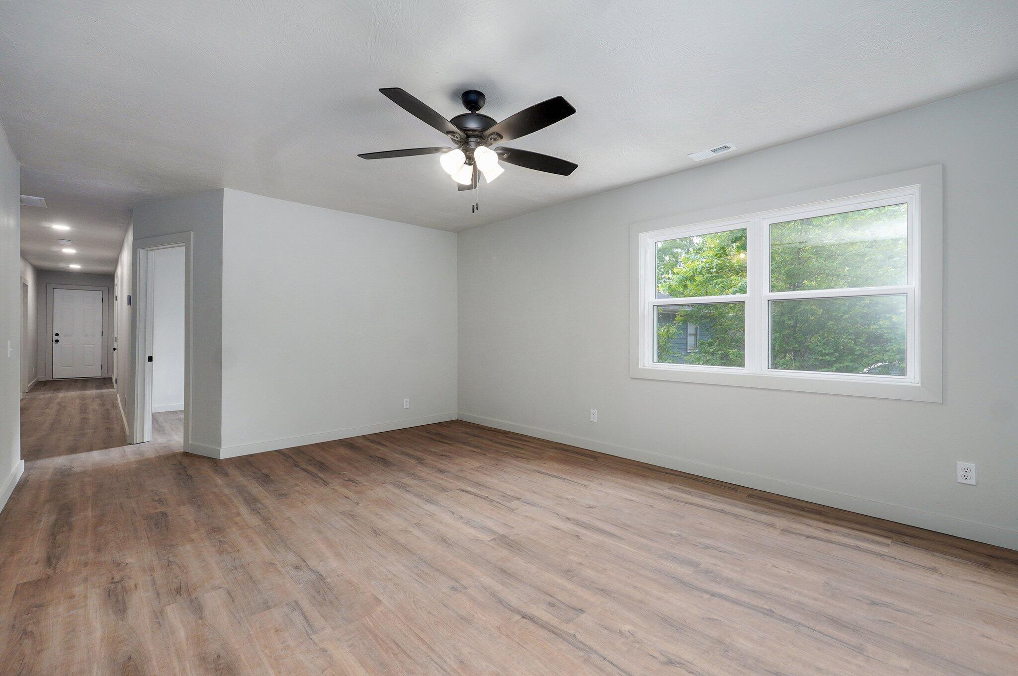1326 North Clifton Avenue Property Photo 8