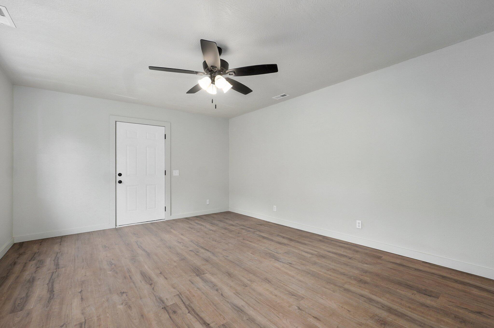 1326 North Clifton Avenue Property Photo 9