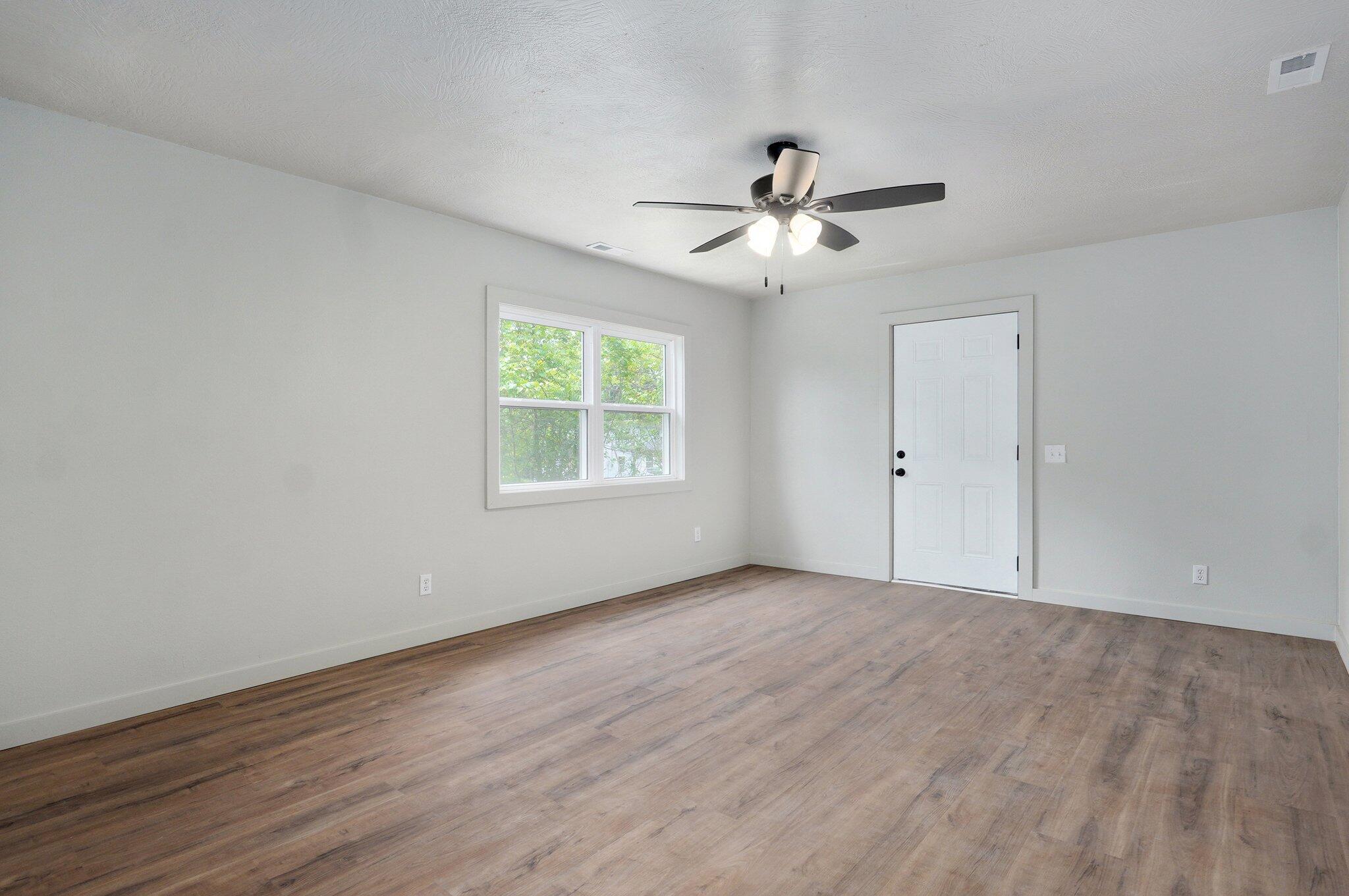 1326 North Clifton Avenue Property Photo 10