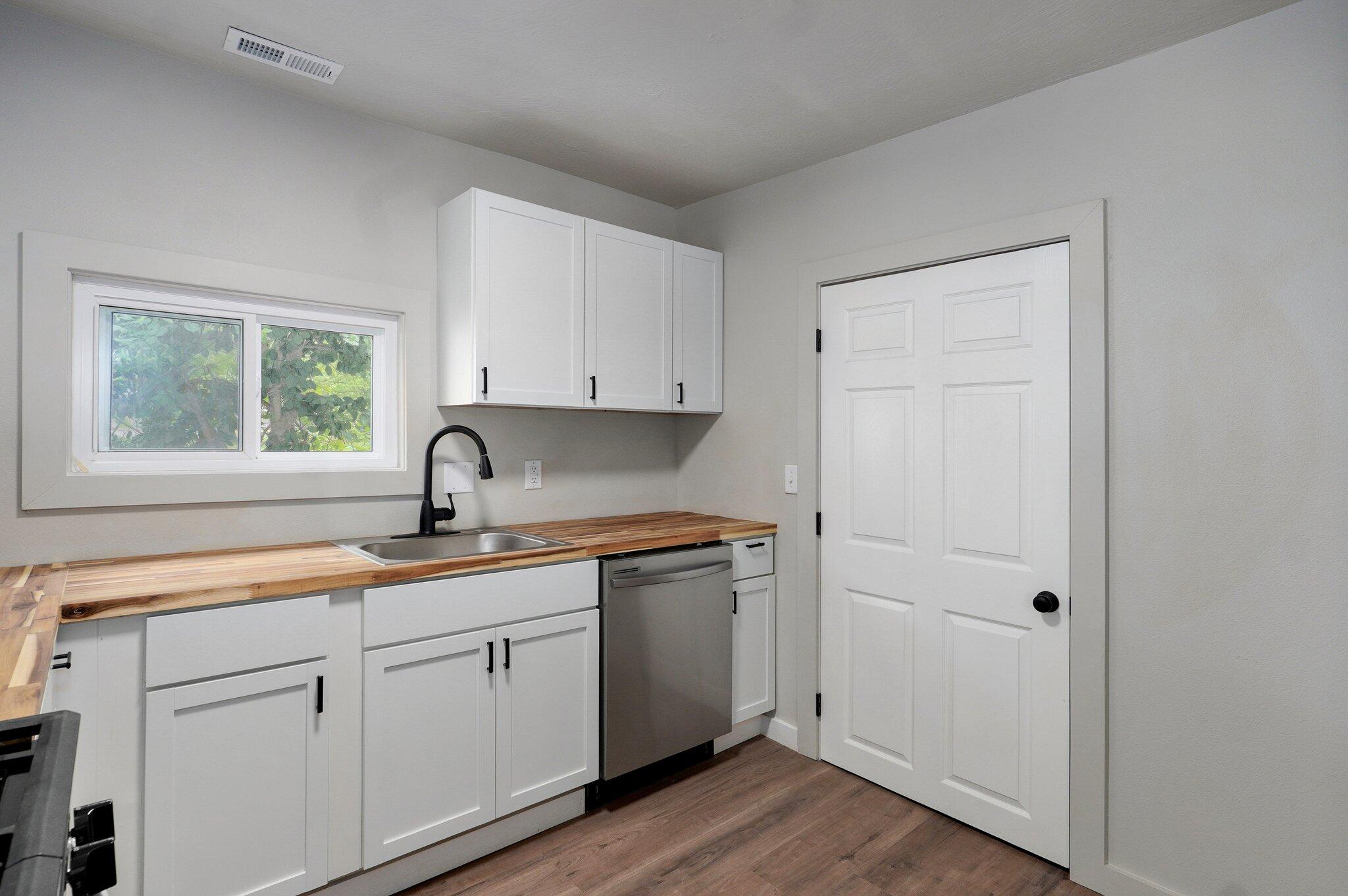 1326 North Clifton Avenue Property Photo 13