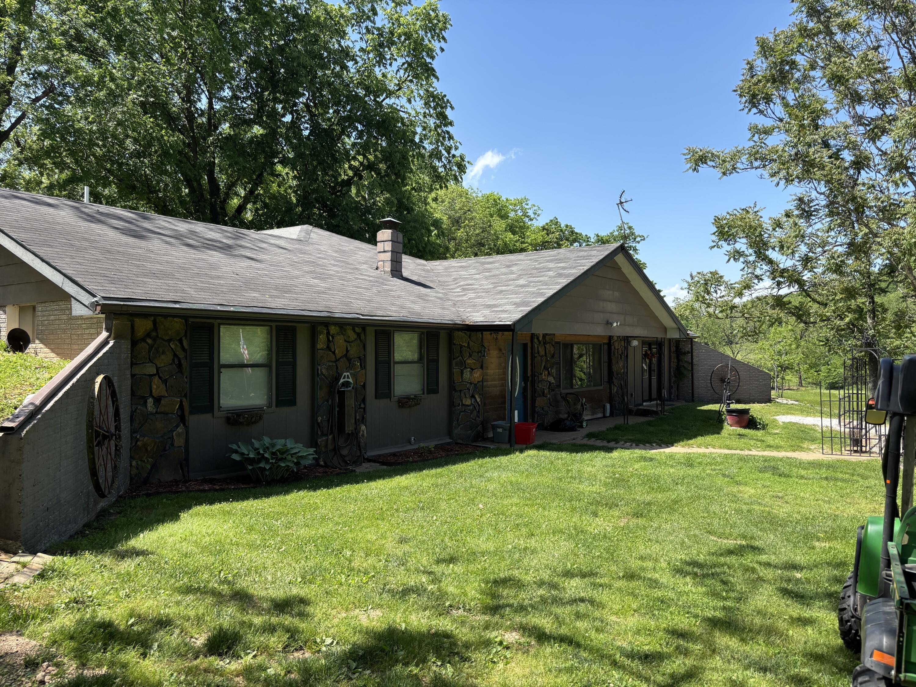 348 Holt Springs Rd Road Property Photo 1