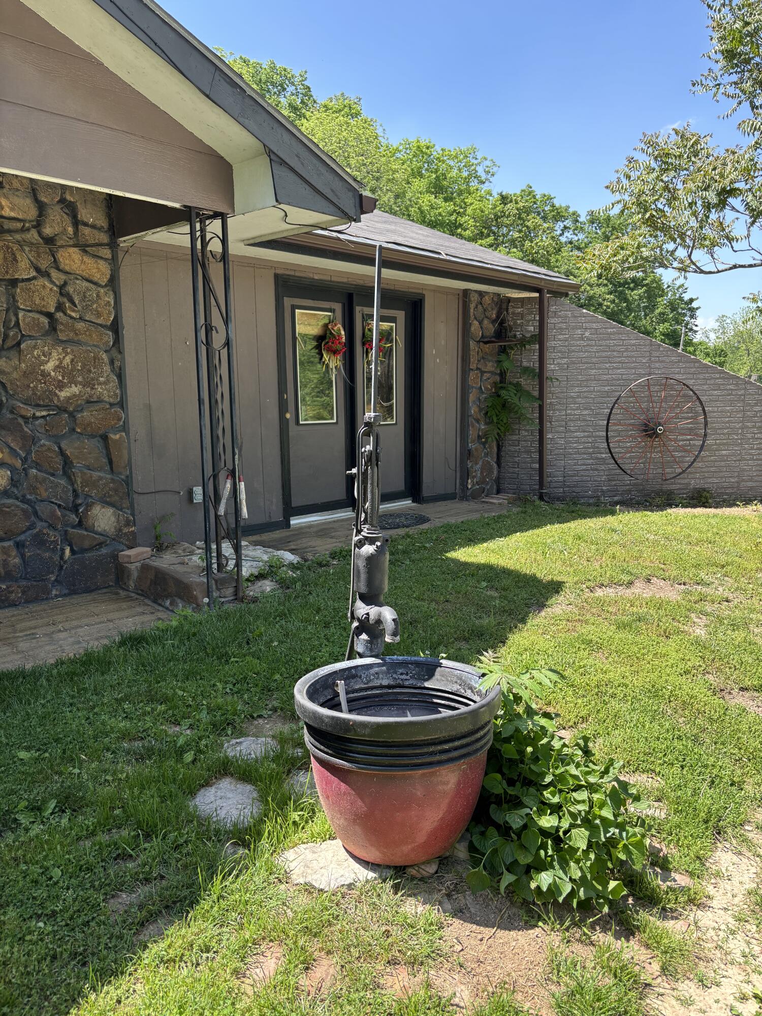 348 Holt Springs Rd Road Property Photo 4