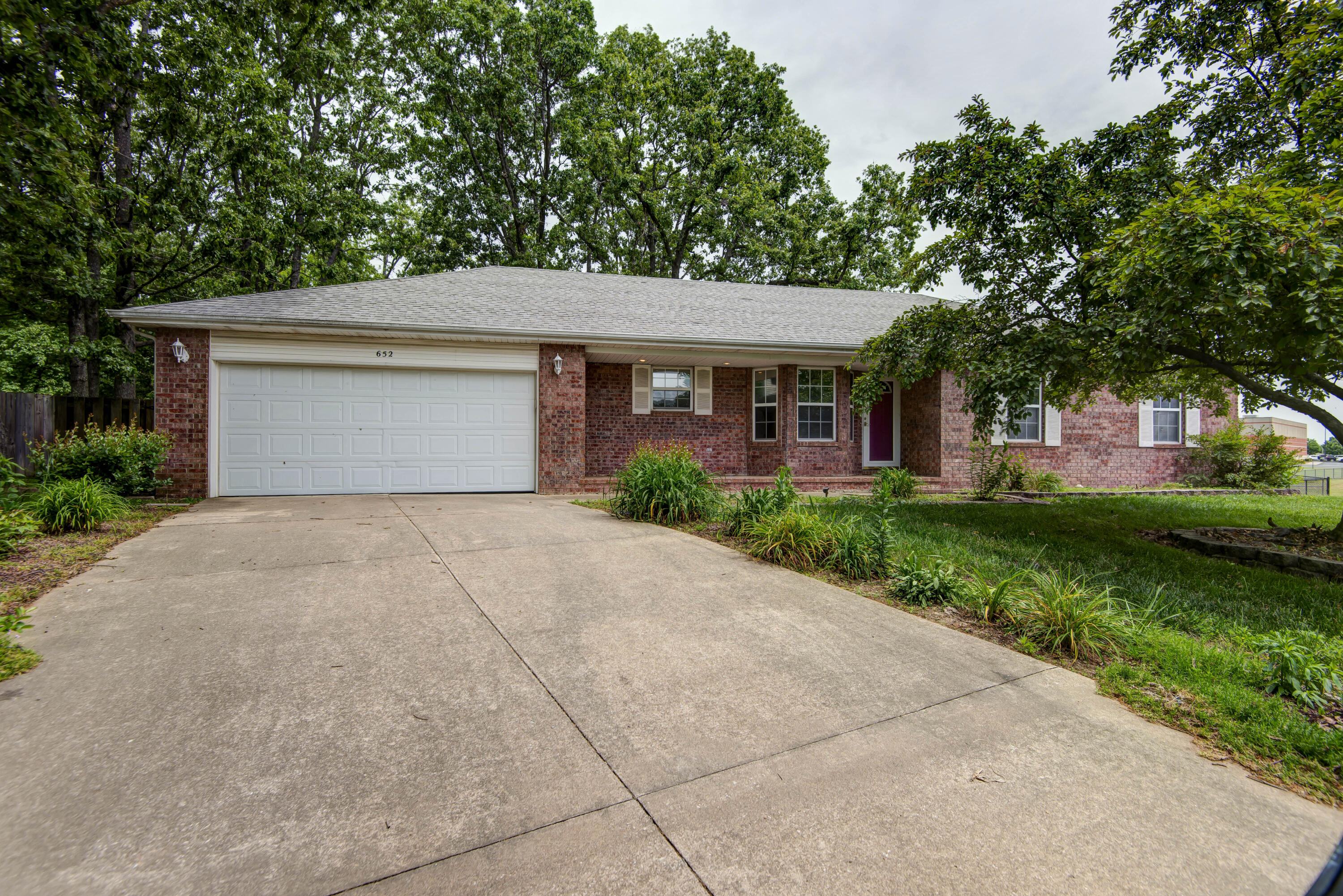 652 South Bridgewood Court Property Photo