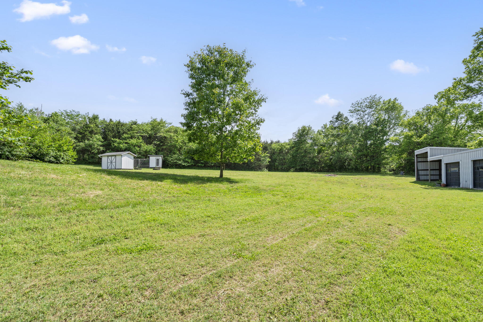 5283 North Farm Road 125 Property Photo 3