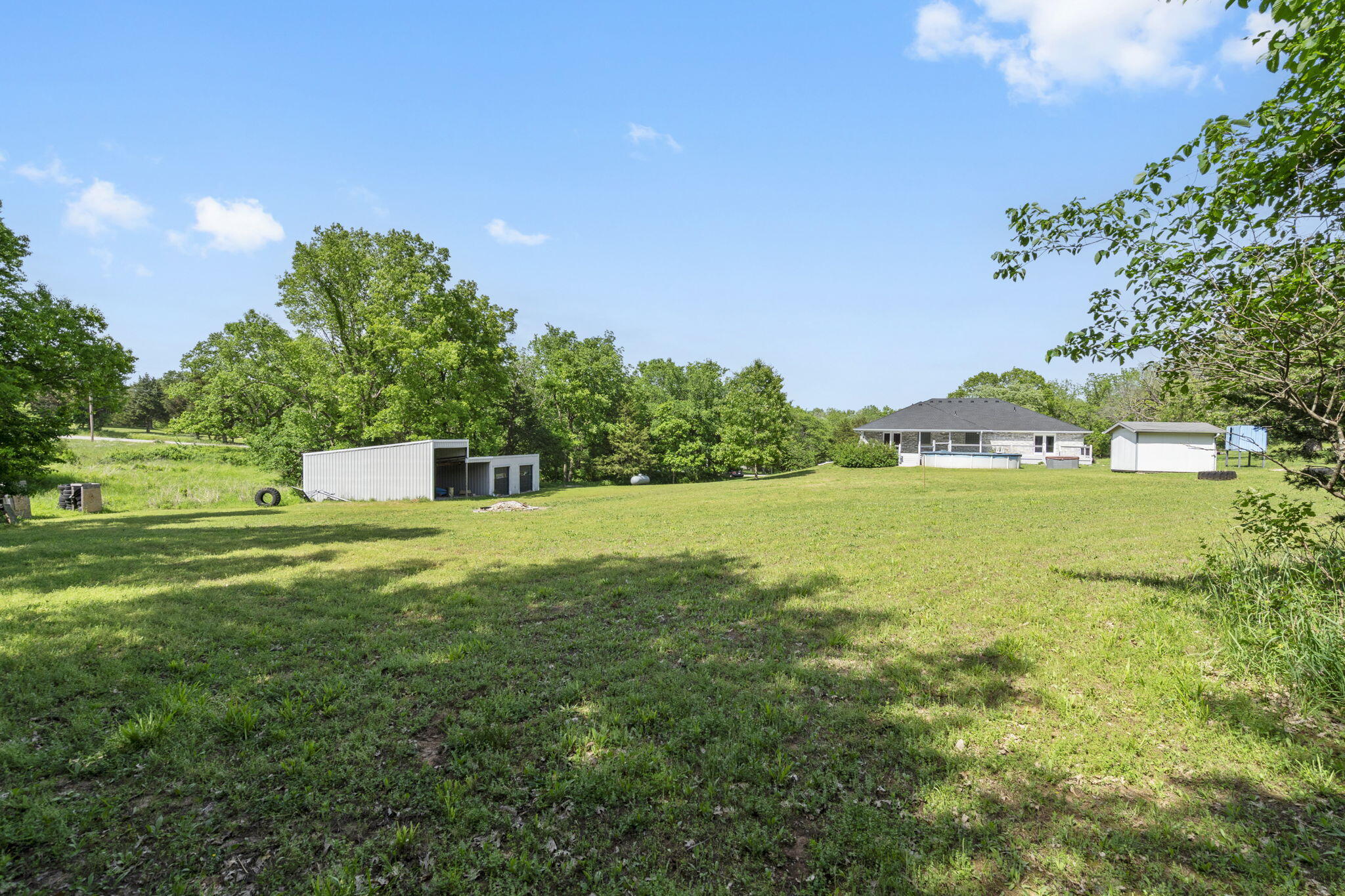 5283 North Farm Road 125 Property Photo 6