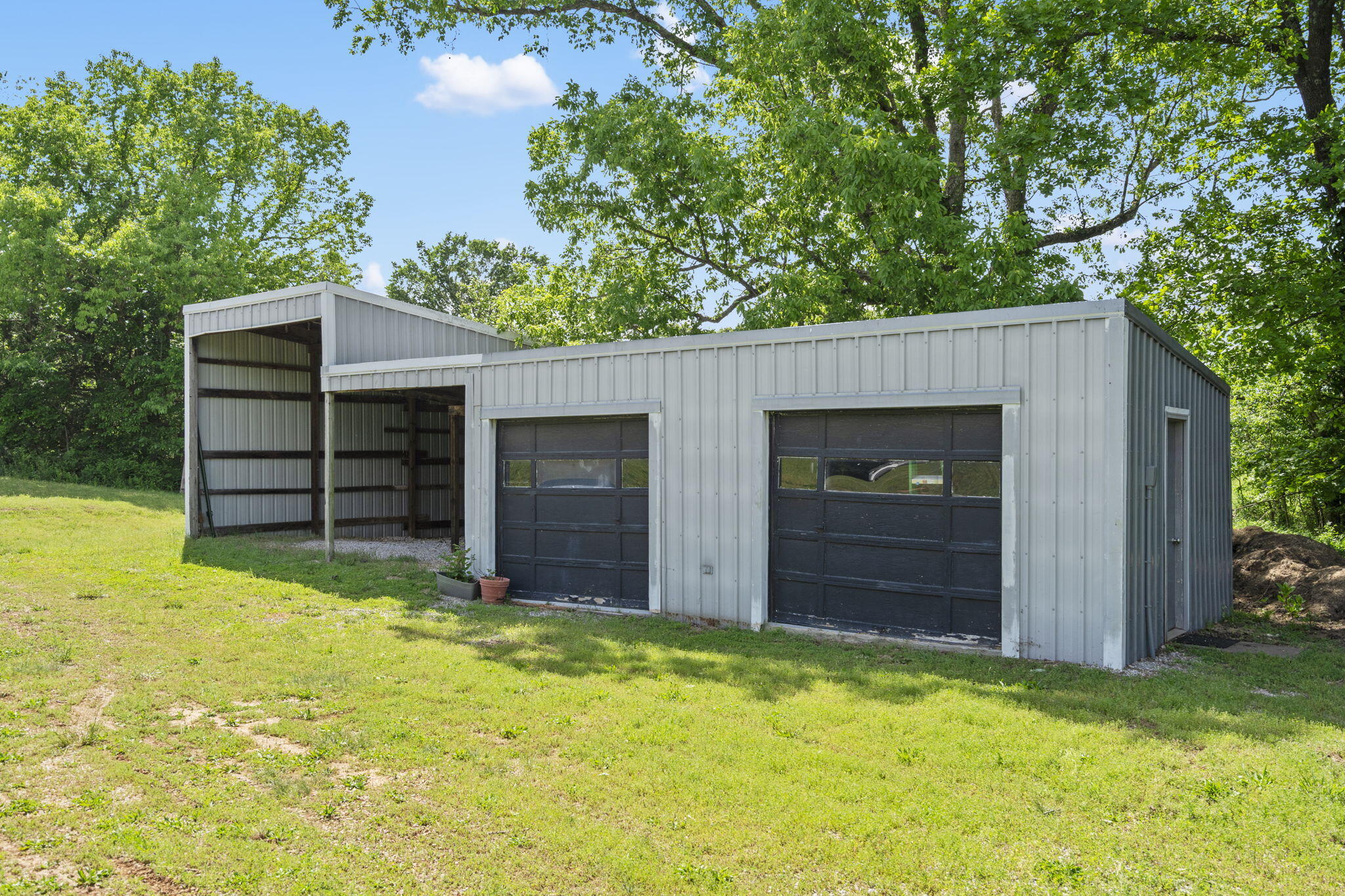 5283 North Farm Road 125 Property Photo 8