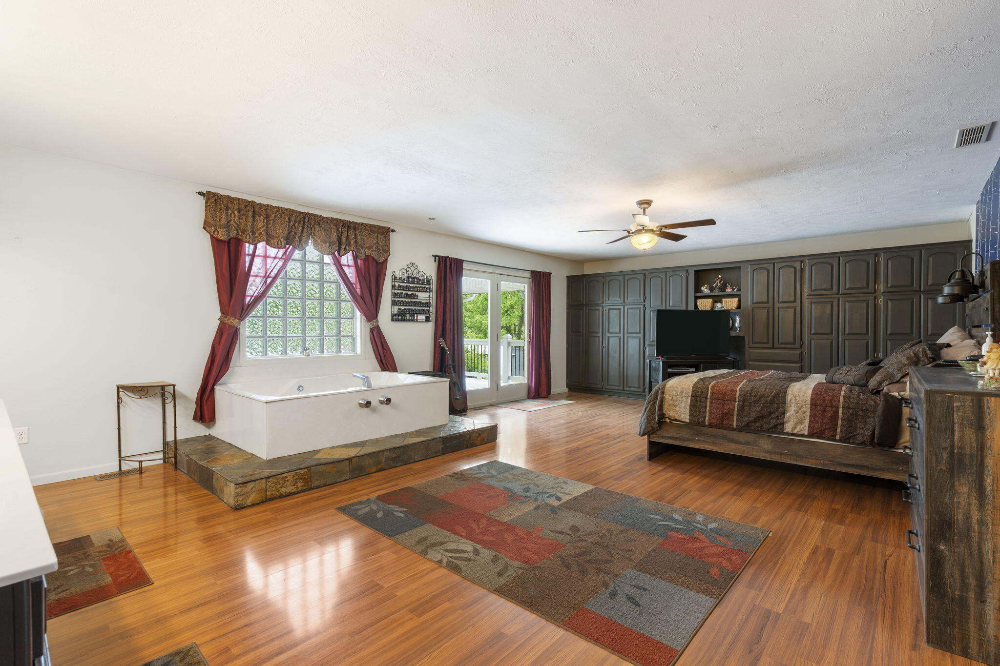 5283 North Farm Road 125 Property Photo 16