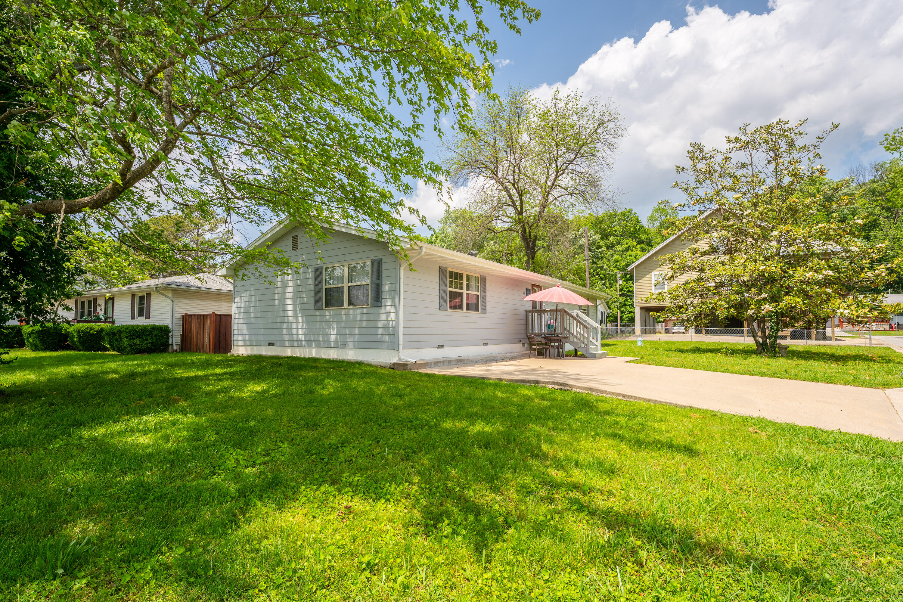 301 Lake Drive Property Photo 3