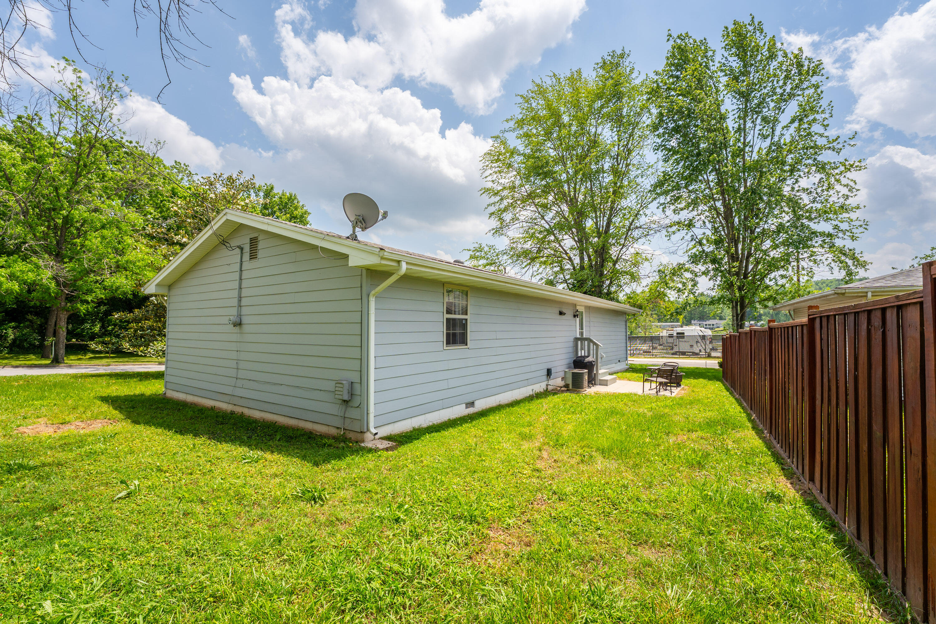 301 Lake Drive Property Photo 5