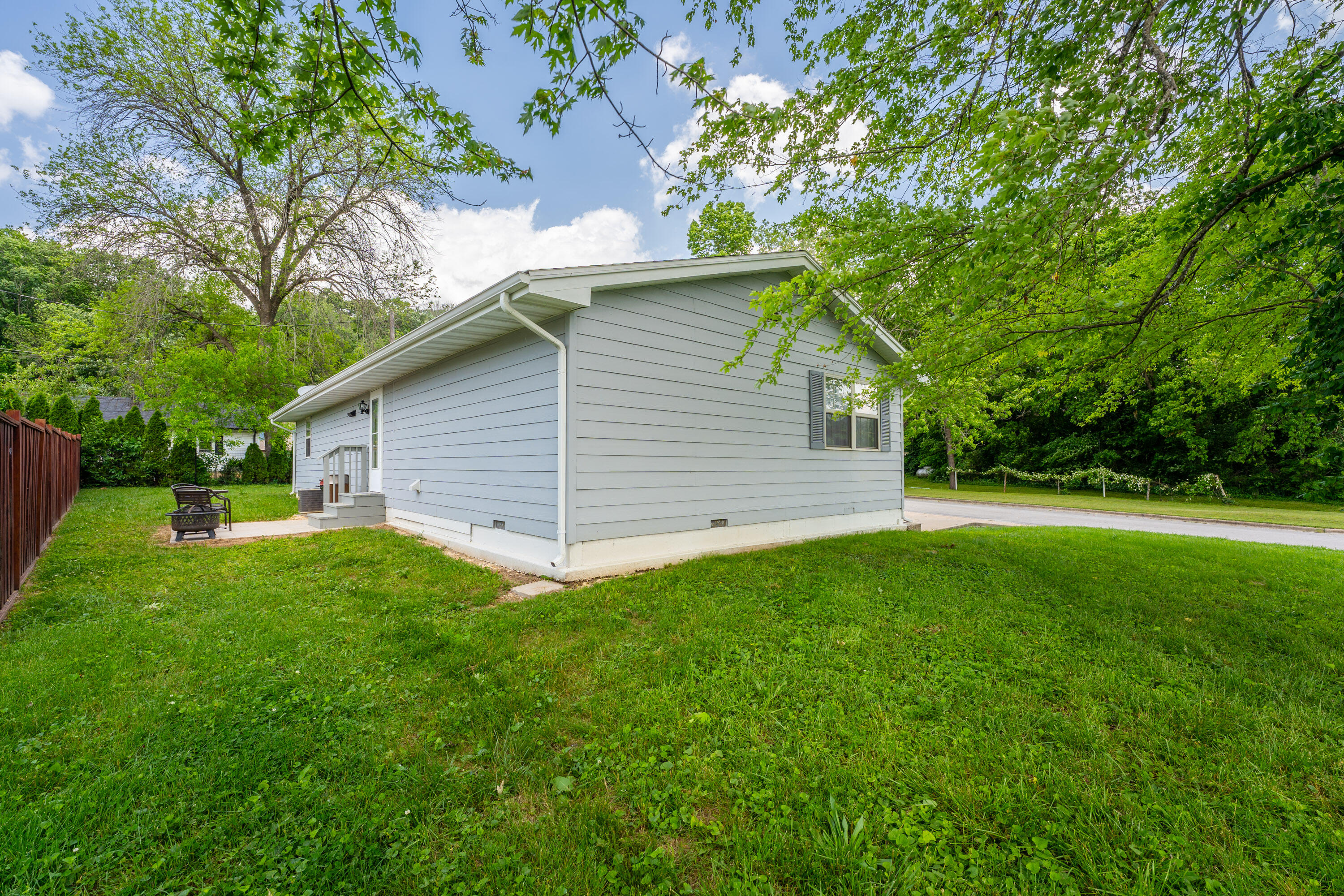 301 Lake Drive Property Photo 7