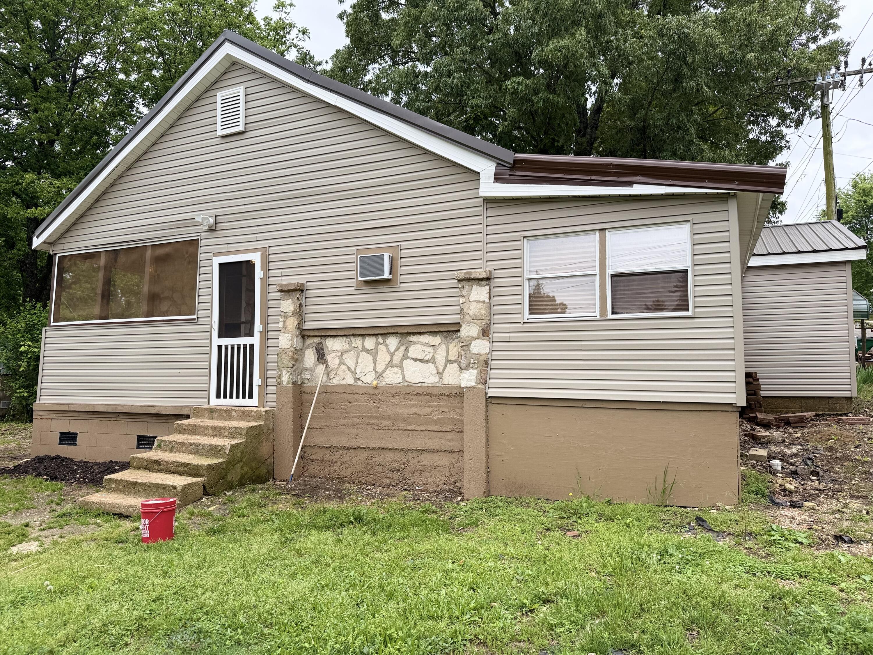 929 Race Street Property Photo 4