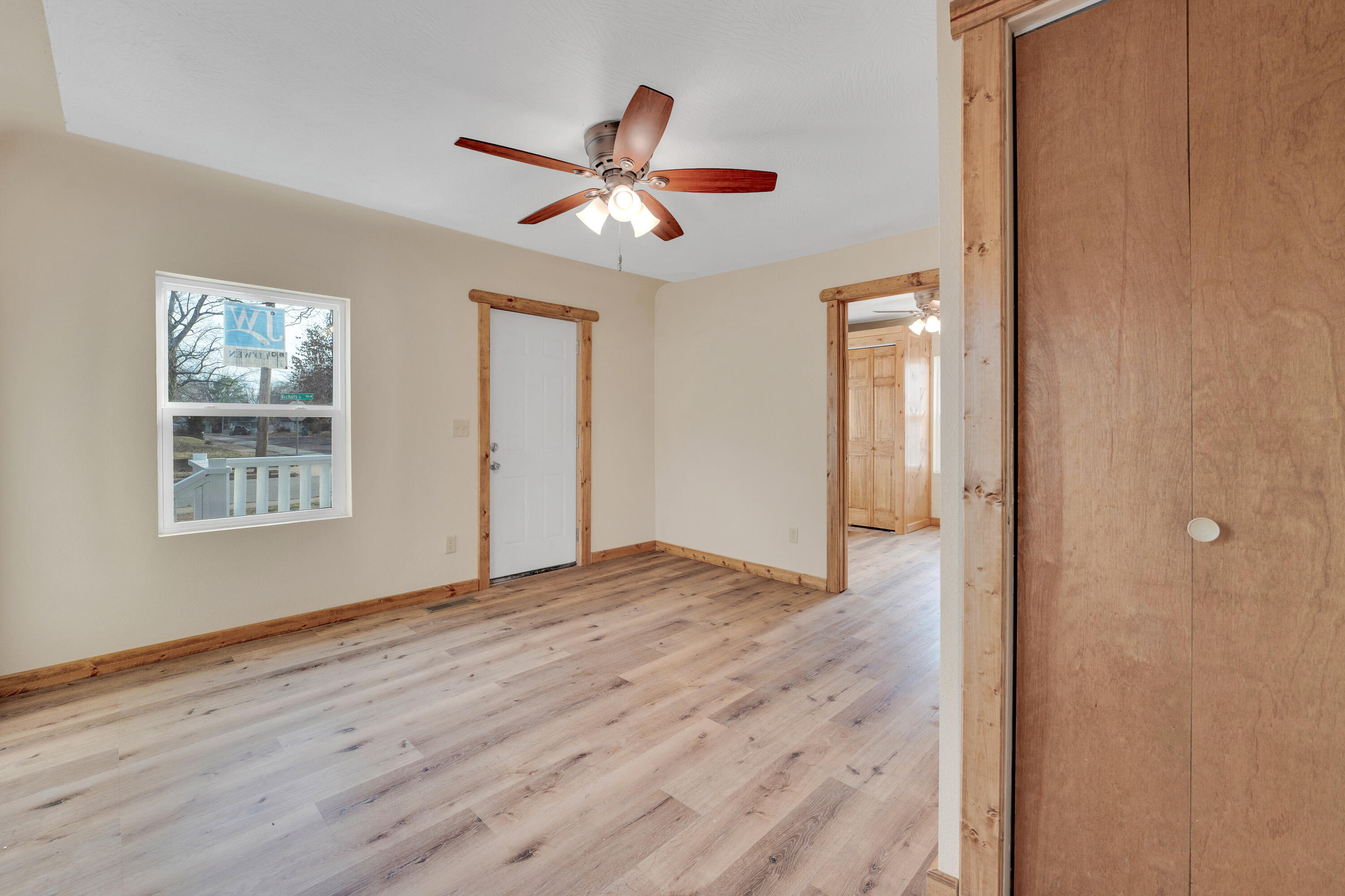 729 West Nichols Street Property Photo 4