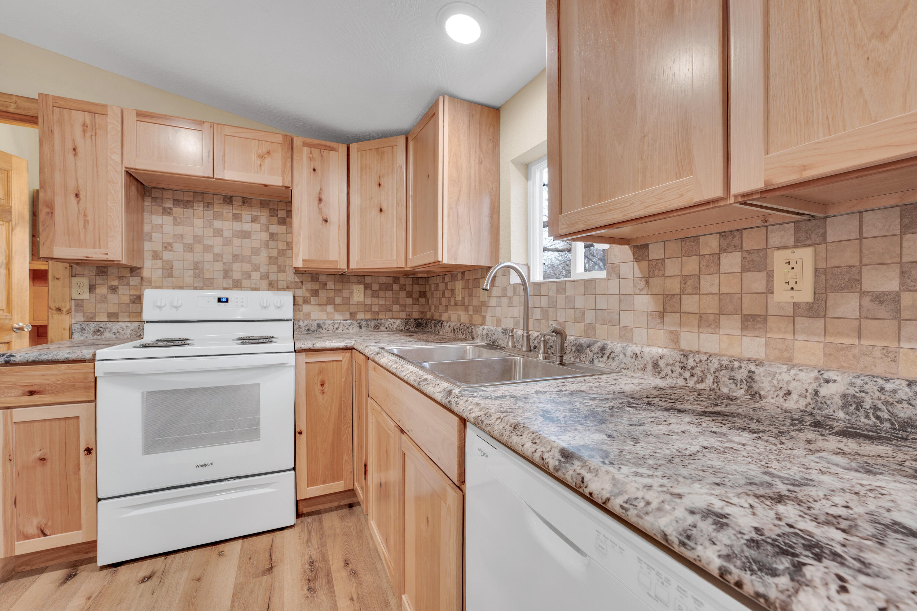 729 West Nichols Street Property Photo 10