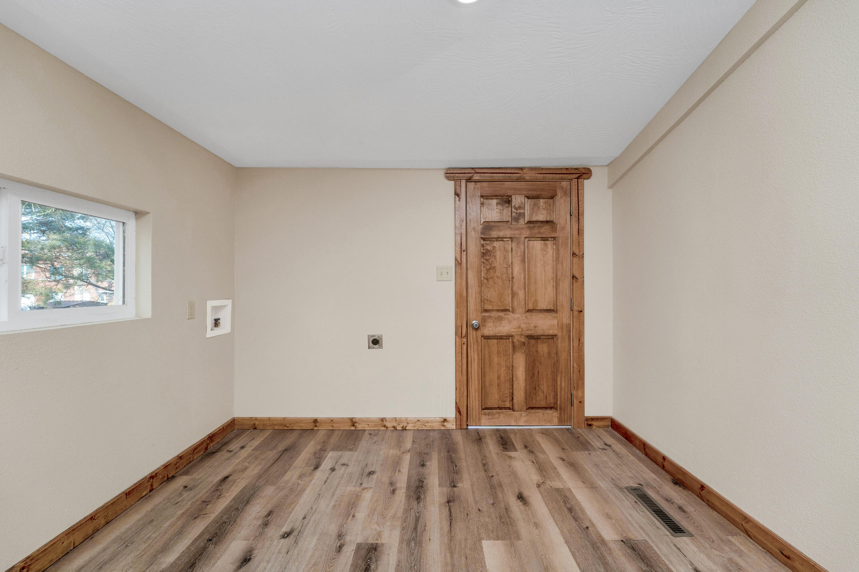 729 West Nichols Street Property Photo 11