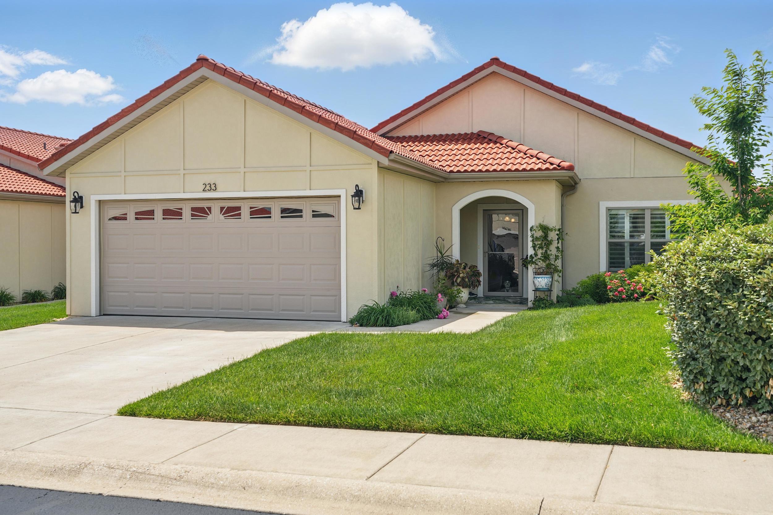 233 Siena Boulevard Property Photo 2