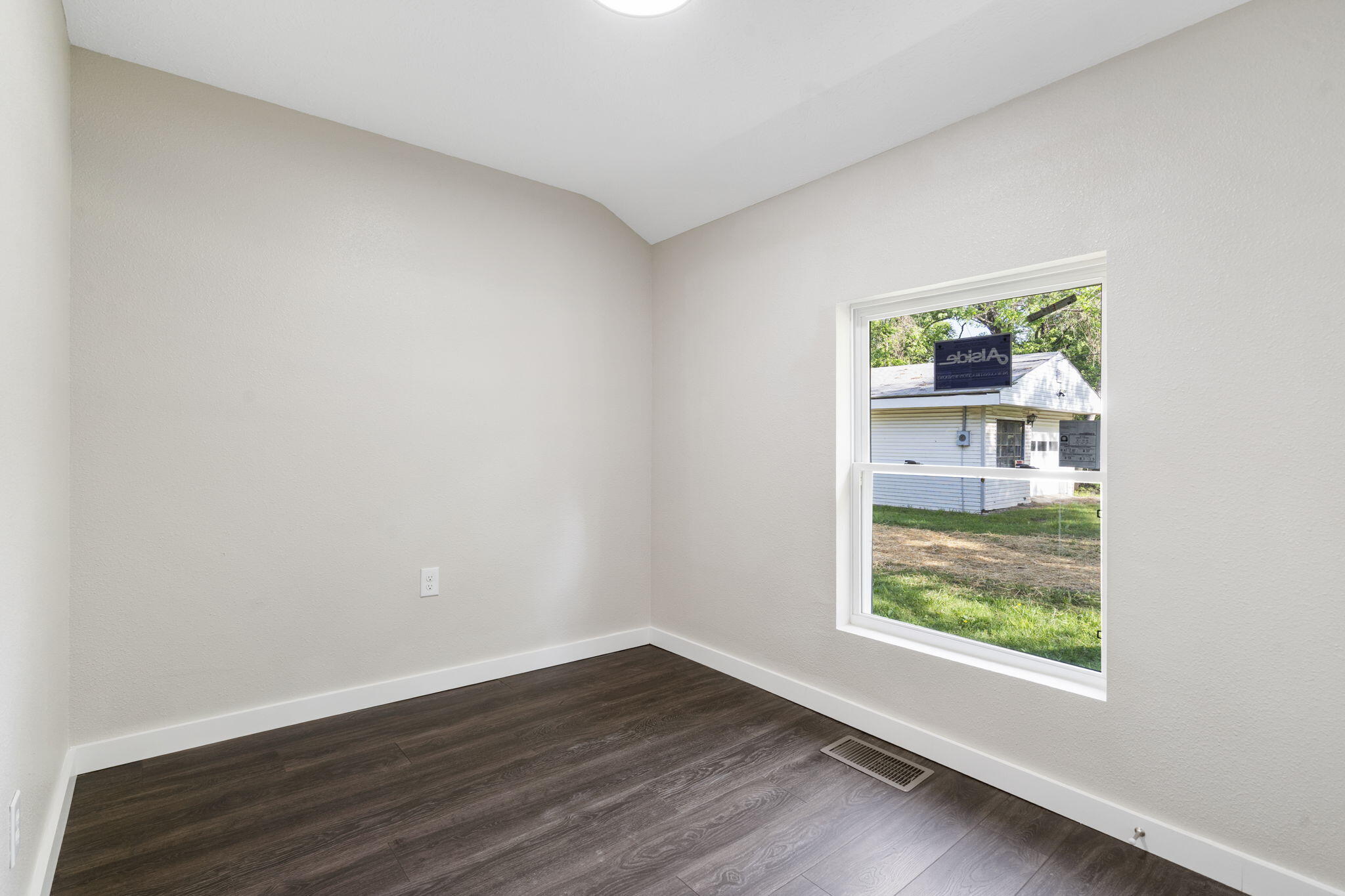 1827 North Tyler Avenue Property Photo 11