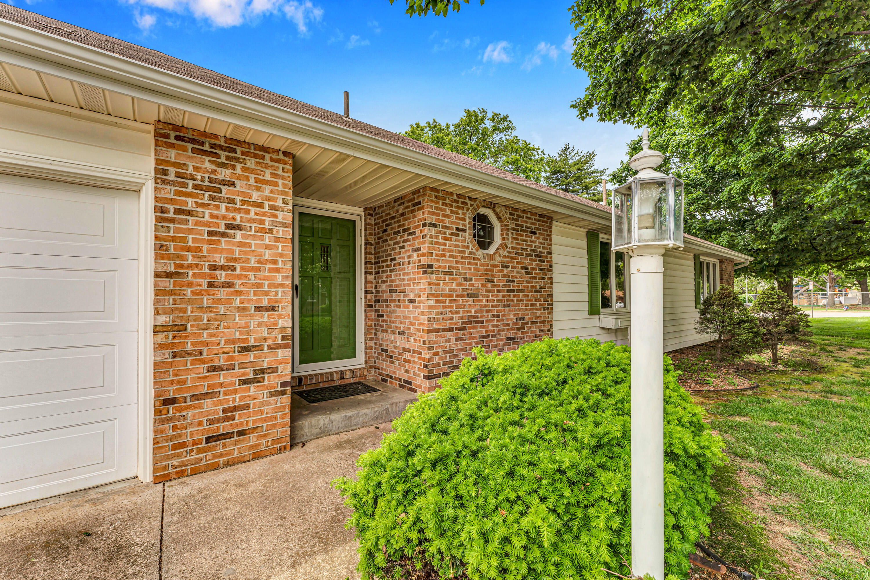 2140 East Claiborne Street Property Photo 2