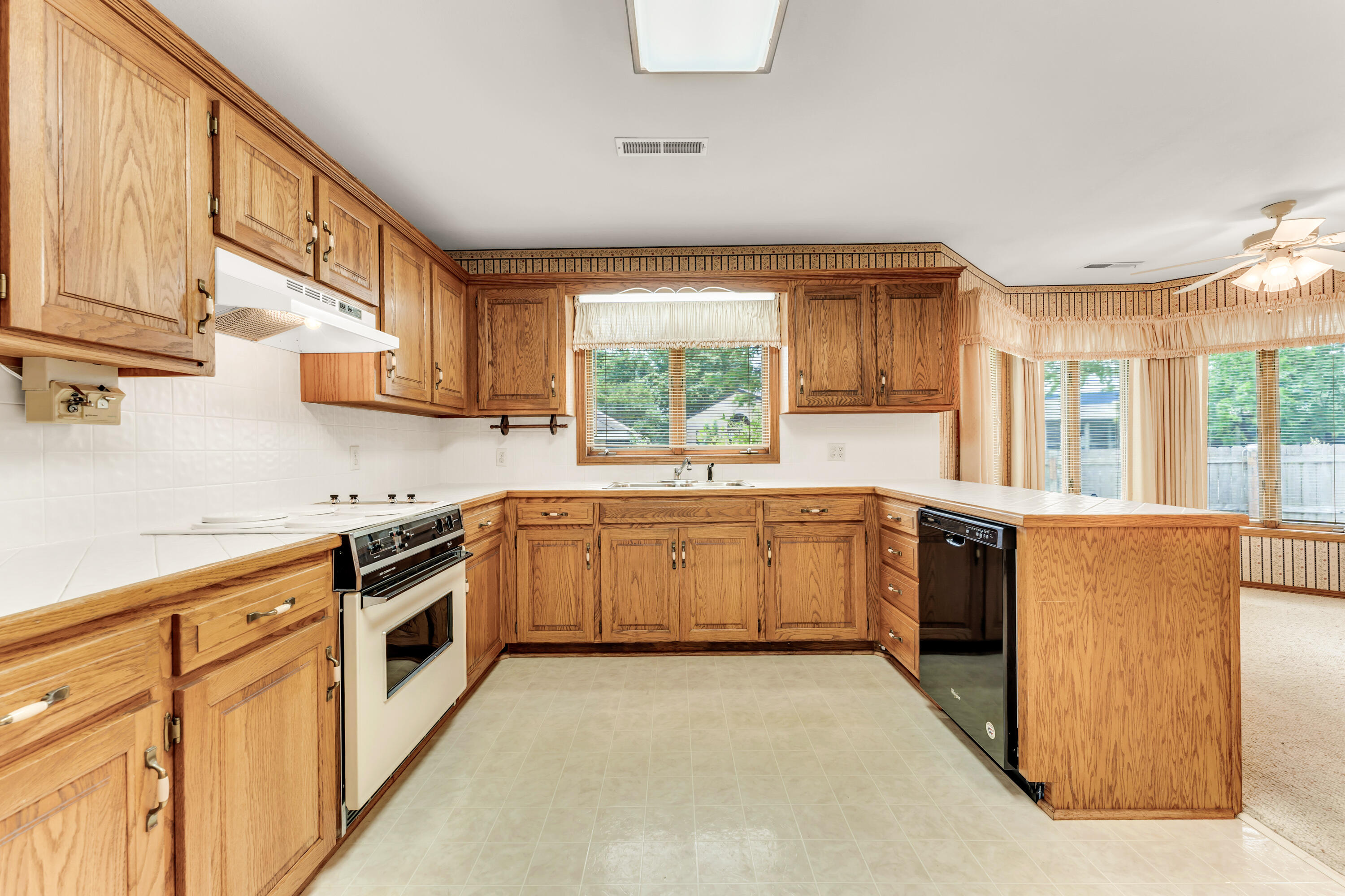 2140 East Claiborne Street Property Photo 10