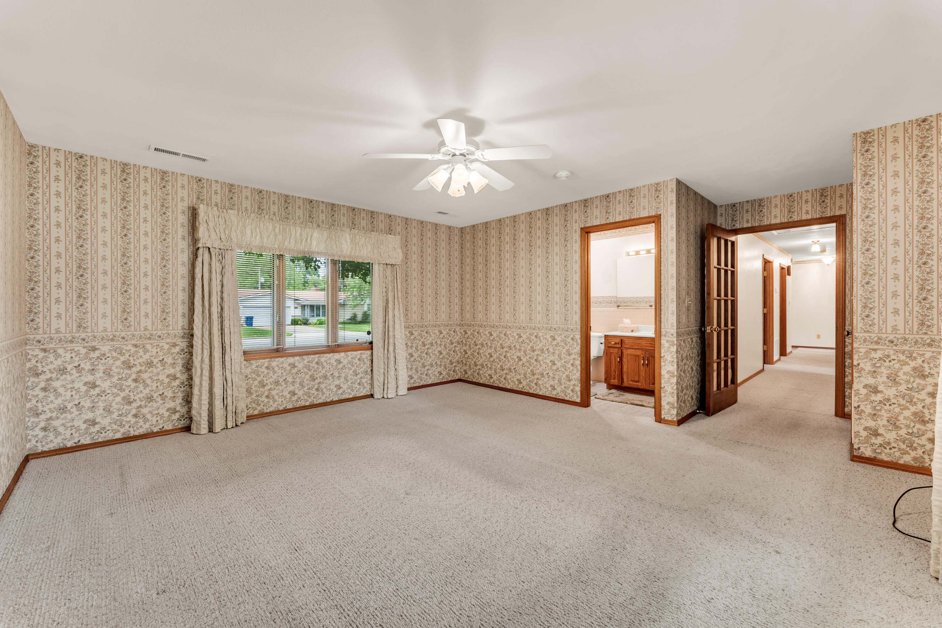 2140 East Claiborne Street Property Photo 15