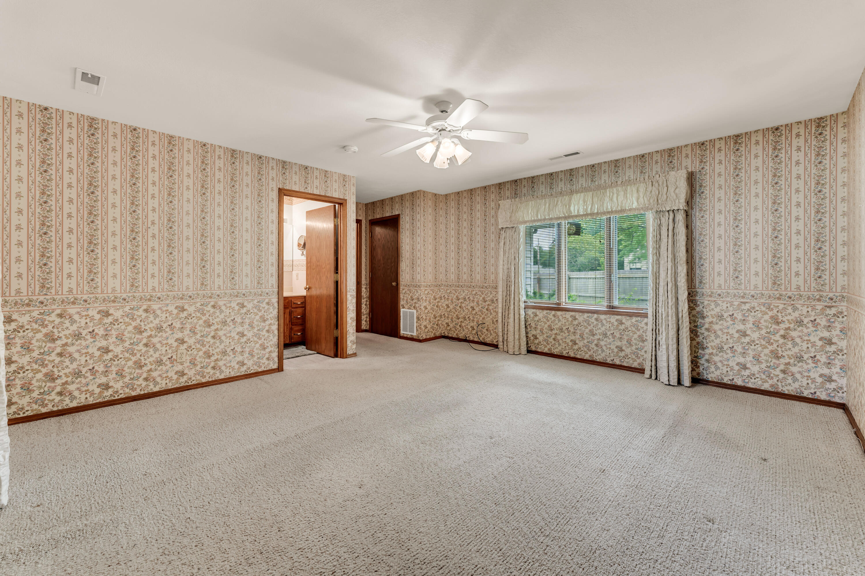 2140 East Claiborne Street Property Photo 17