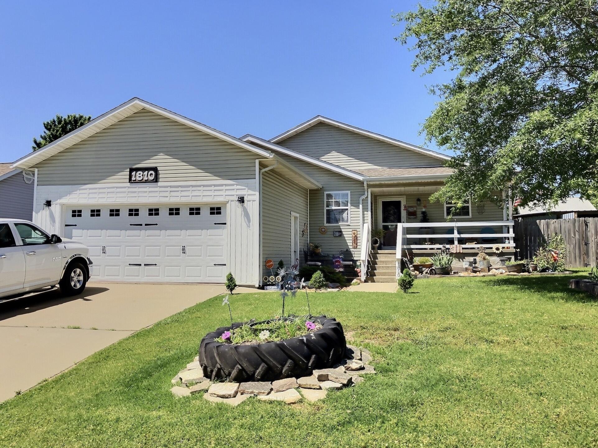 1810 Meadows Drive Property Photo 1