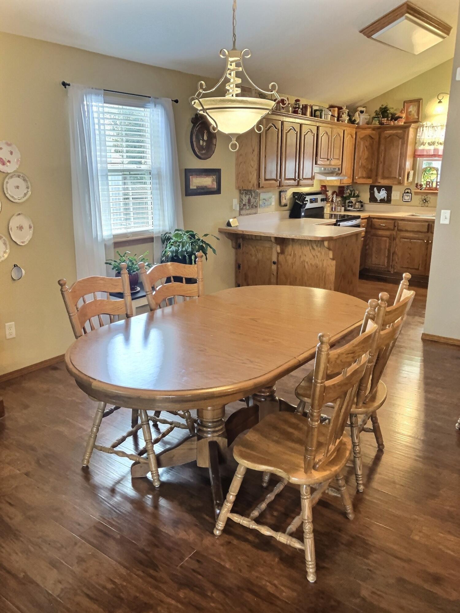 1810 Meadows Drive Property Photo 8
