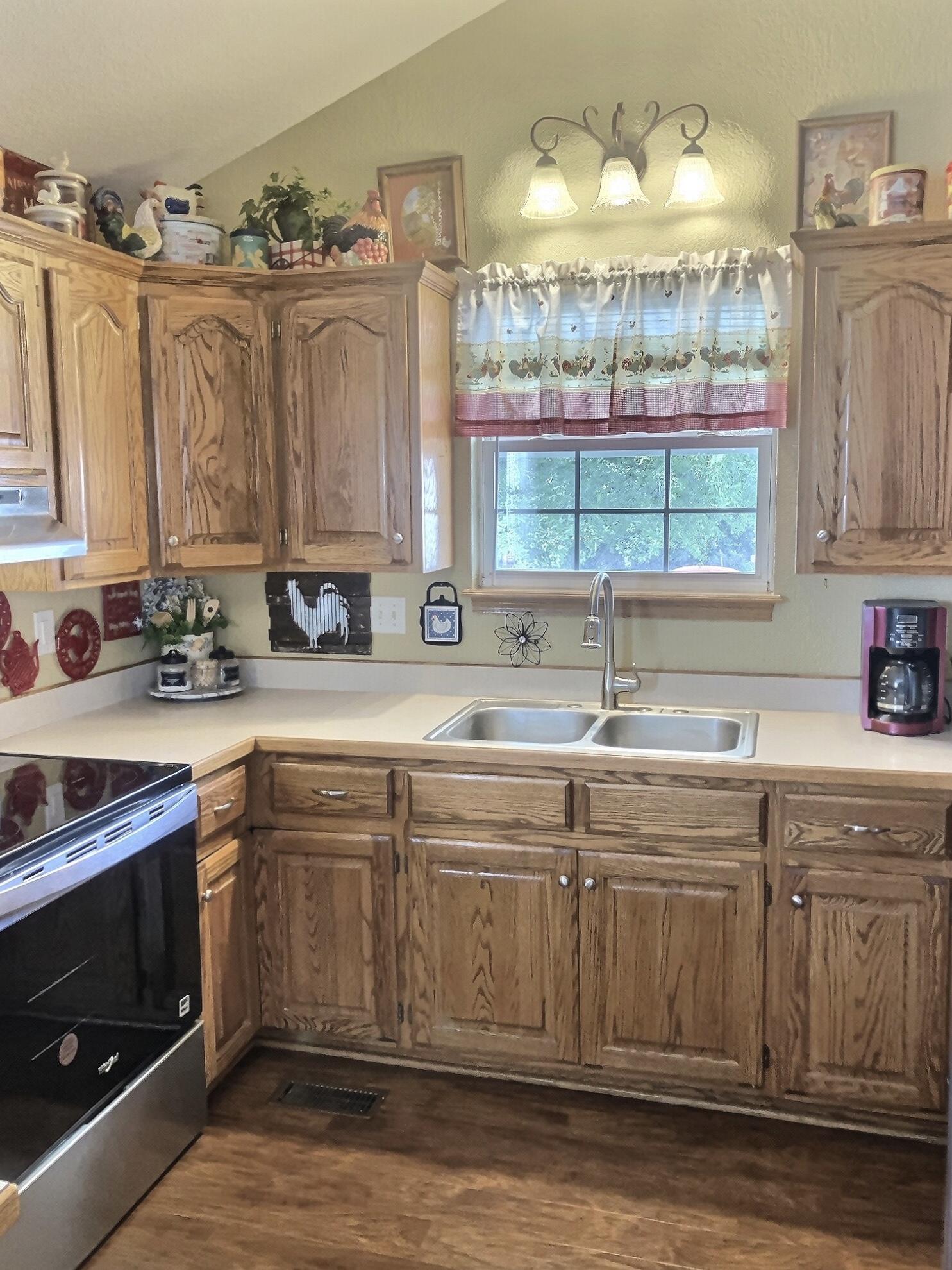 1810 Meadows Drive Property Photo 10