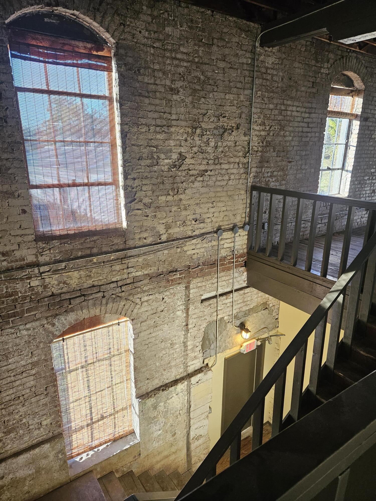 1303 West College Street Property Photo 3