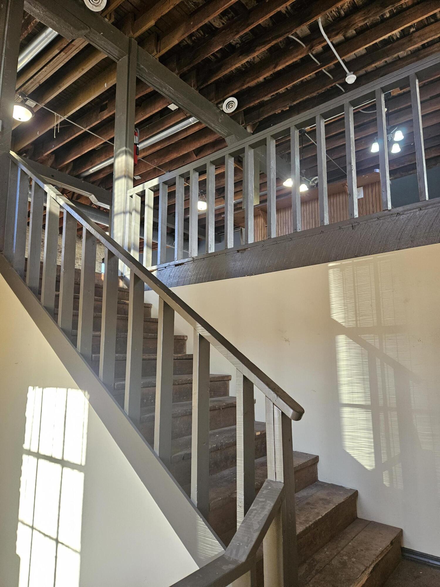1303 West College Street Property Photo 4