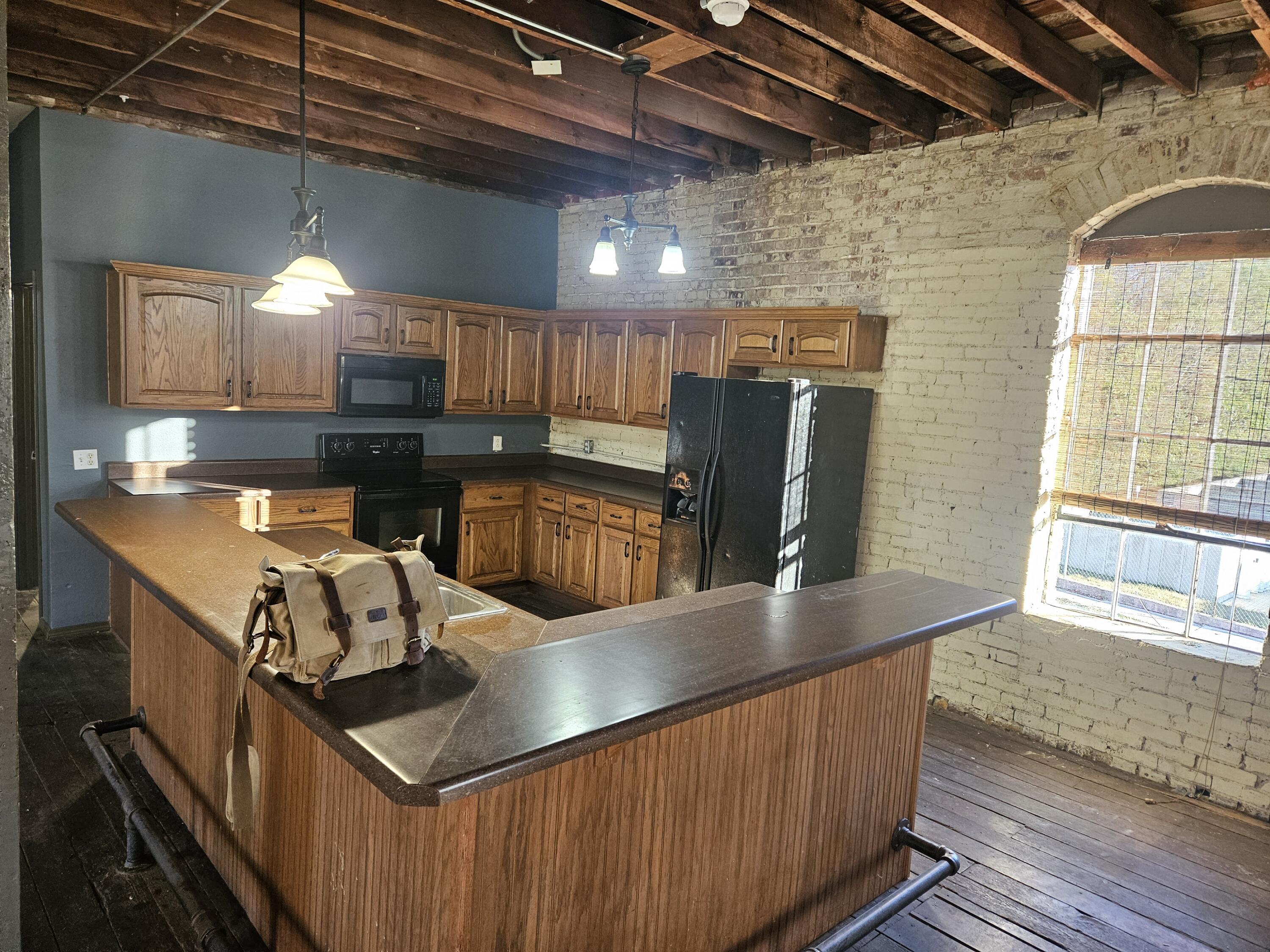 1303 West College Street Property Photo 6