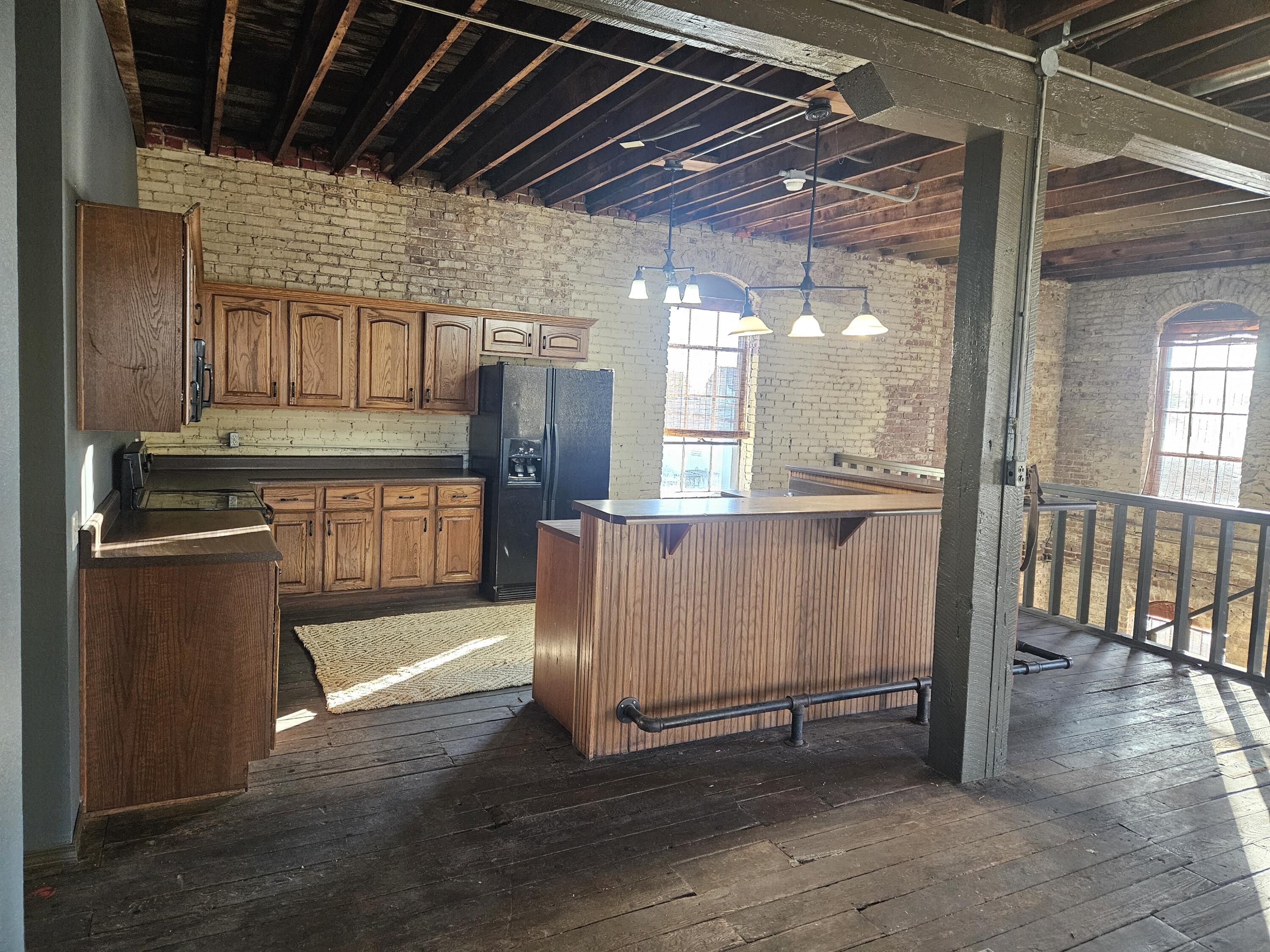 1303 West College Street Property Photo 7
