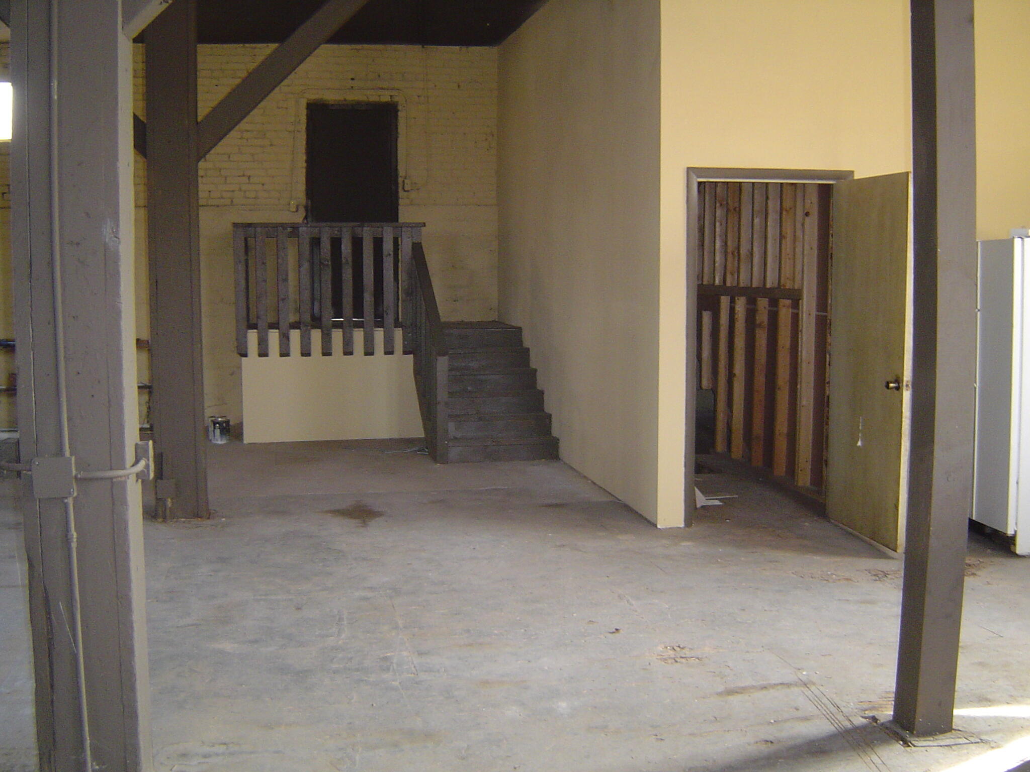 1303 West College Street Property Photo 9