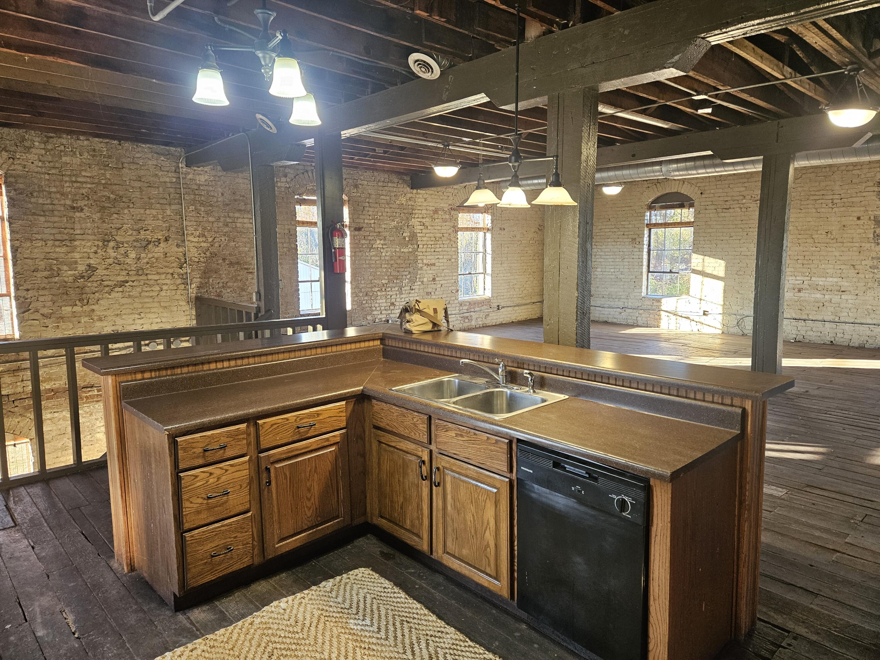 1303 West College Street Property Photo 10