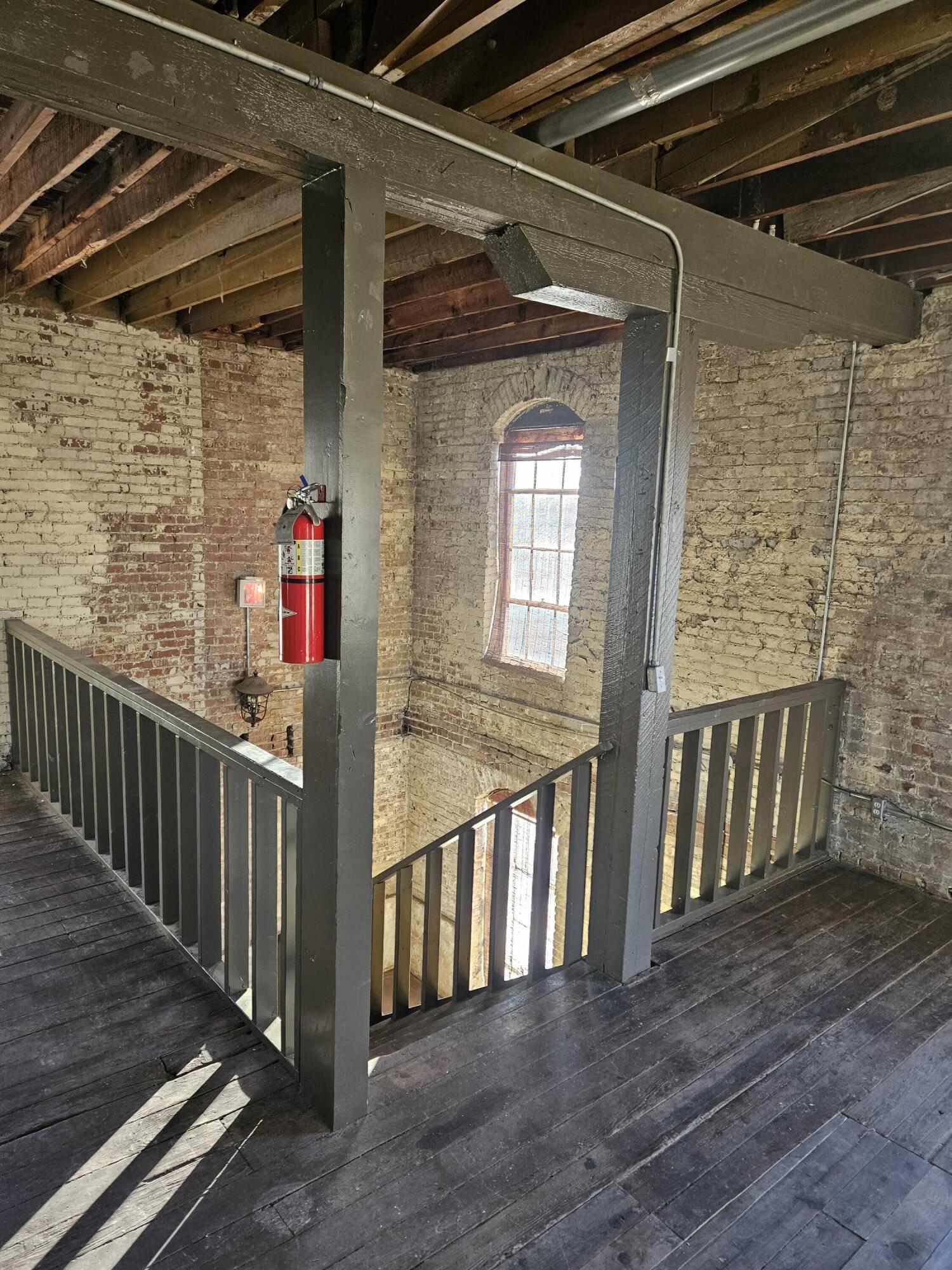 1303 West College Street Property Photo 12
