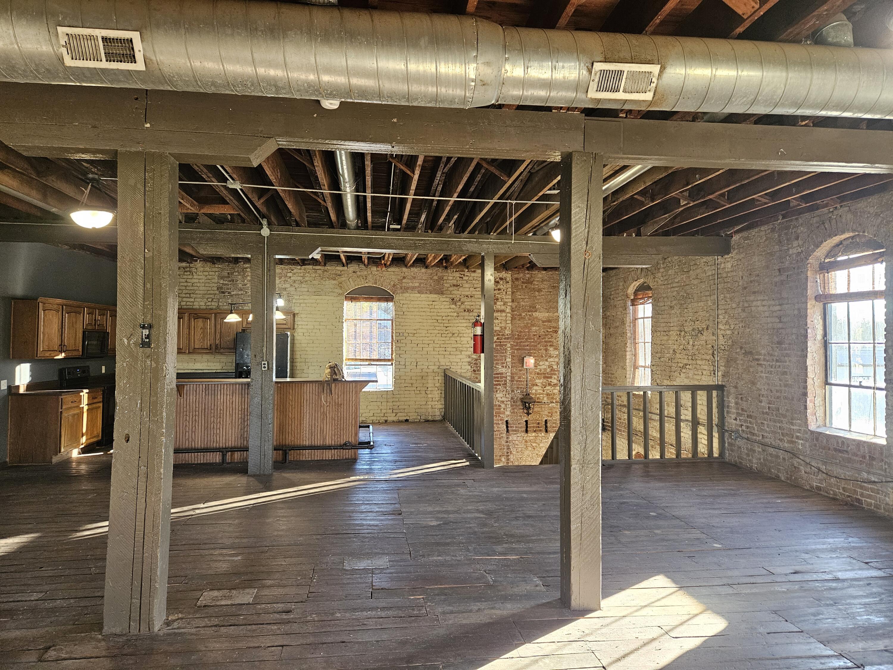 1303 West College Street Property Photo 15