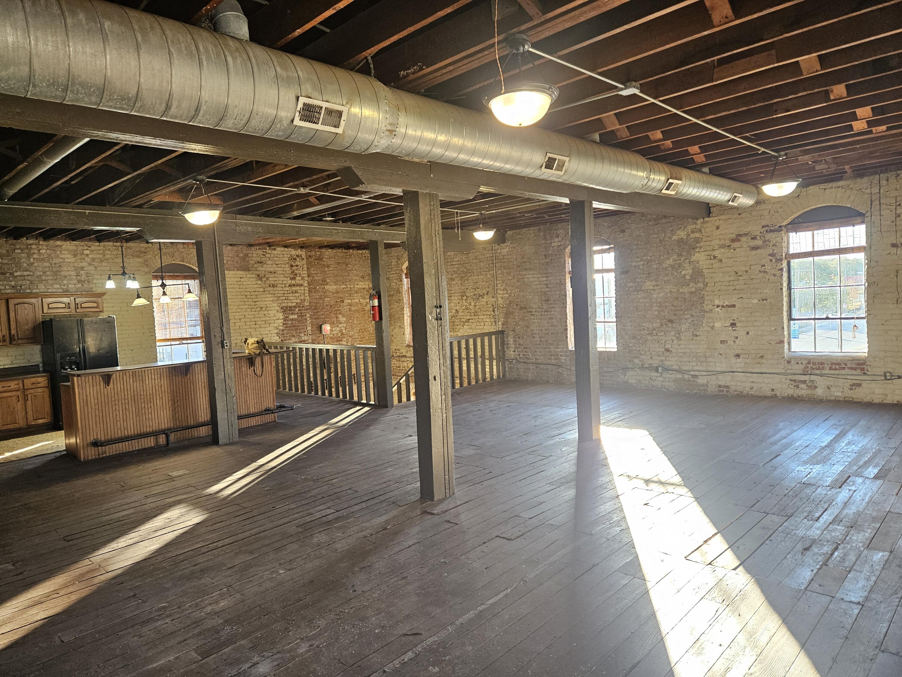 1303 West College Street Property Photo 17