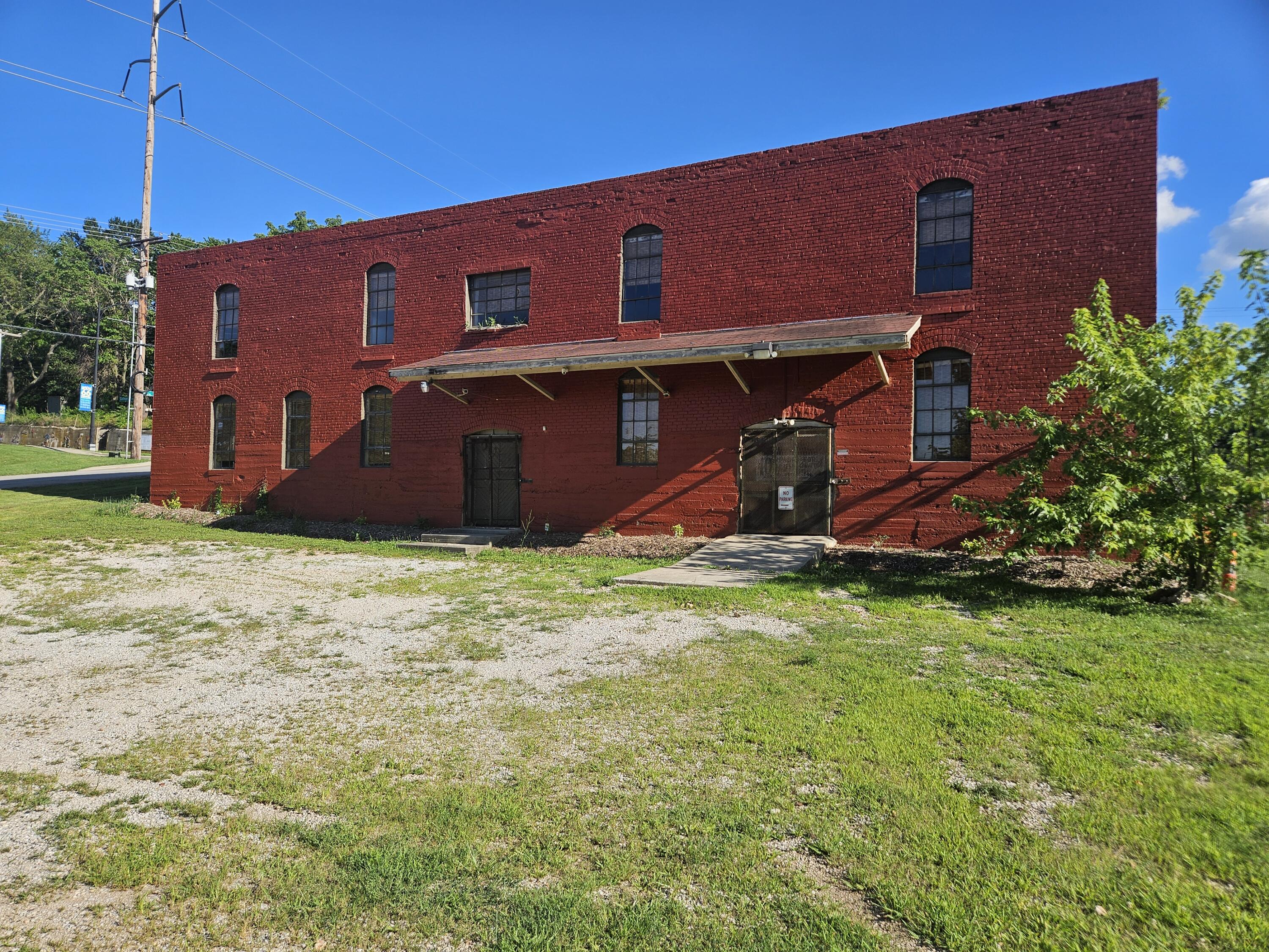 1303 West College Street Property Photo 41